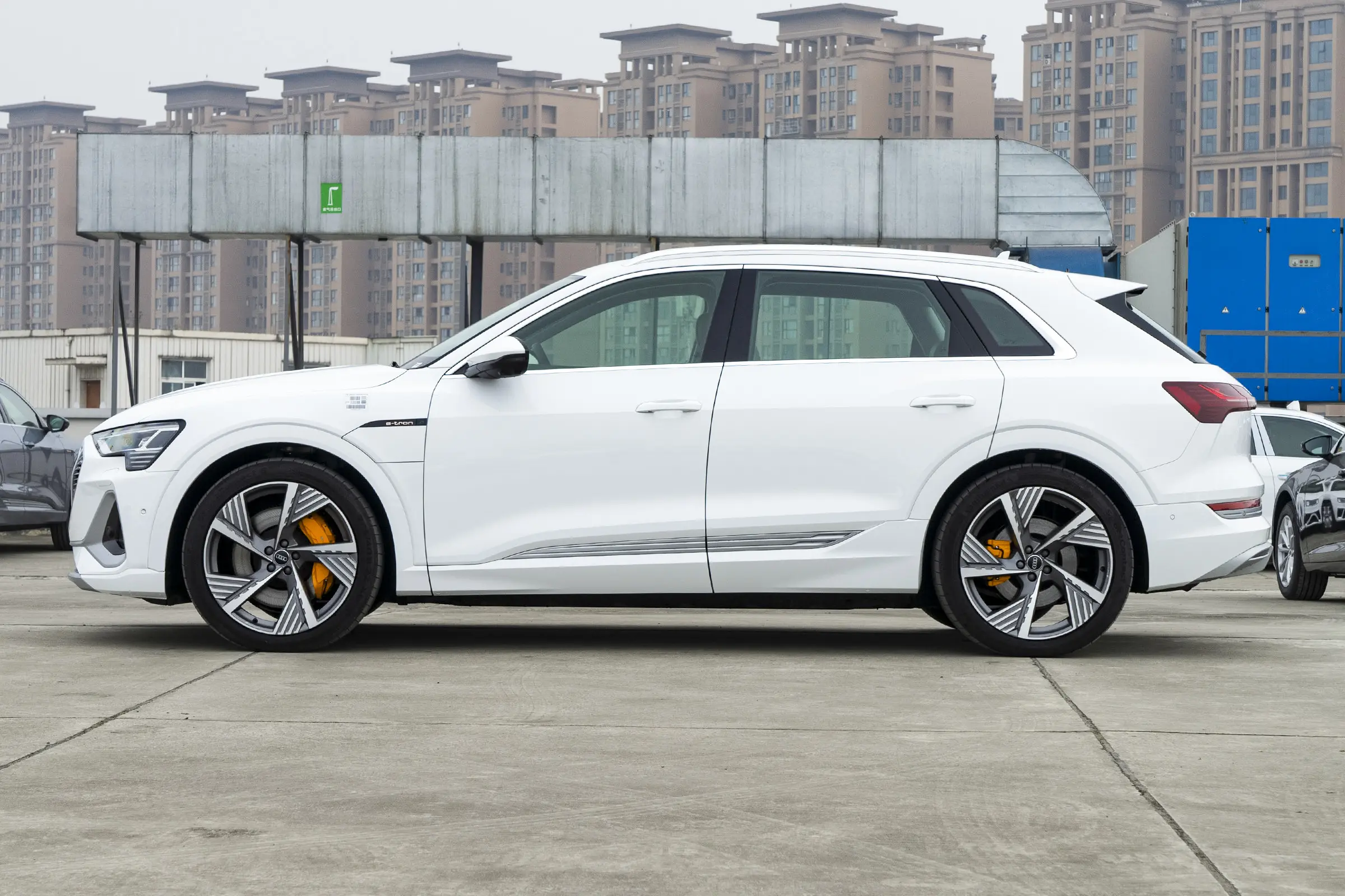 audi e-tron 2021 внешний вид-3
