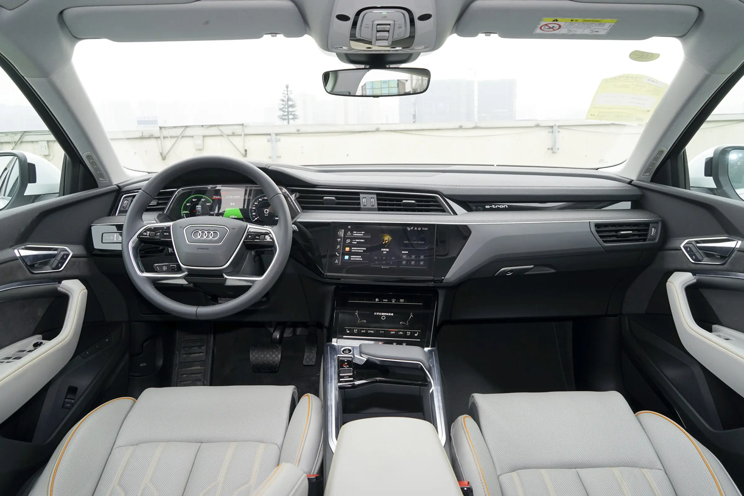 audi e-tron 2021 interior-1