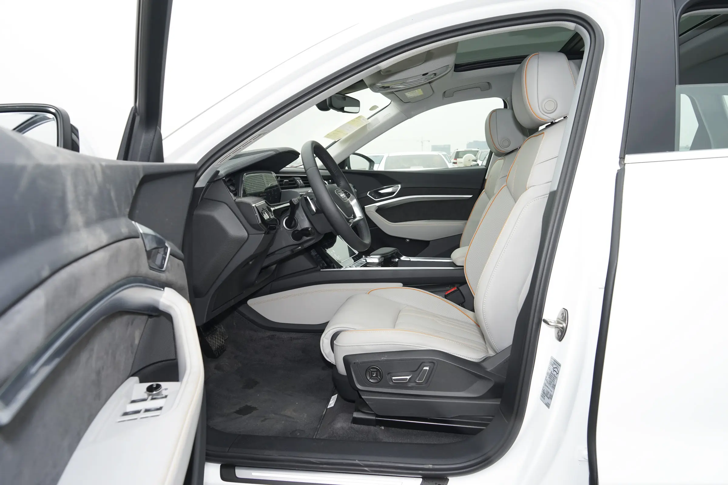 audi e-tron 2021 space-1