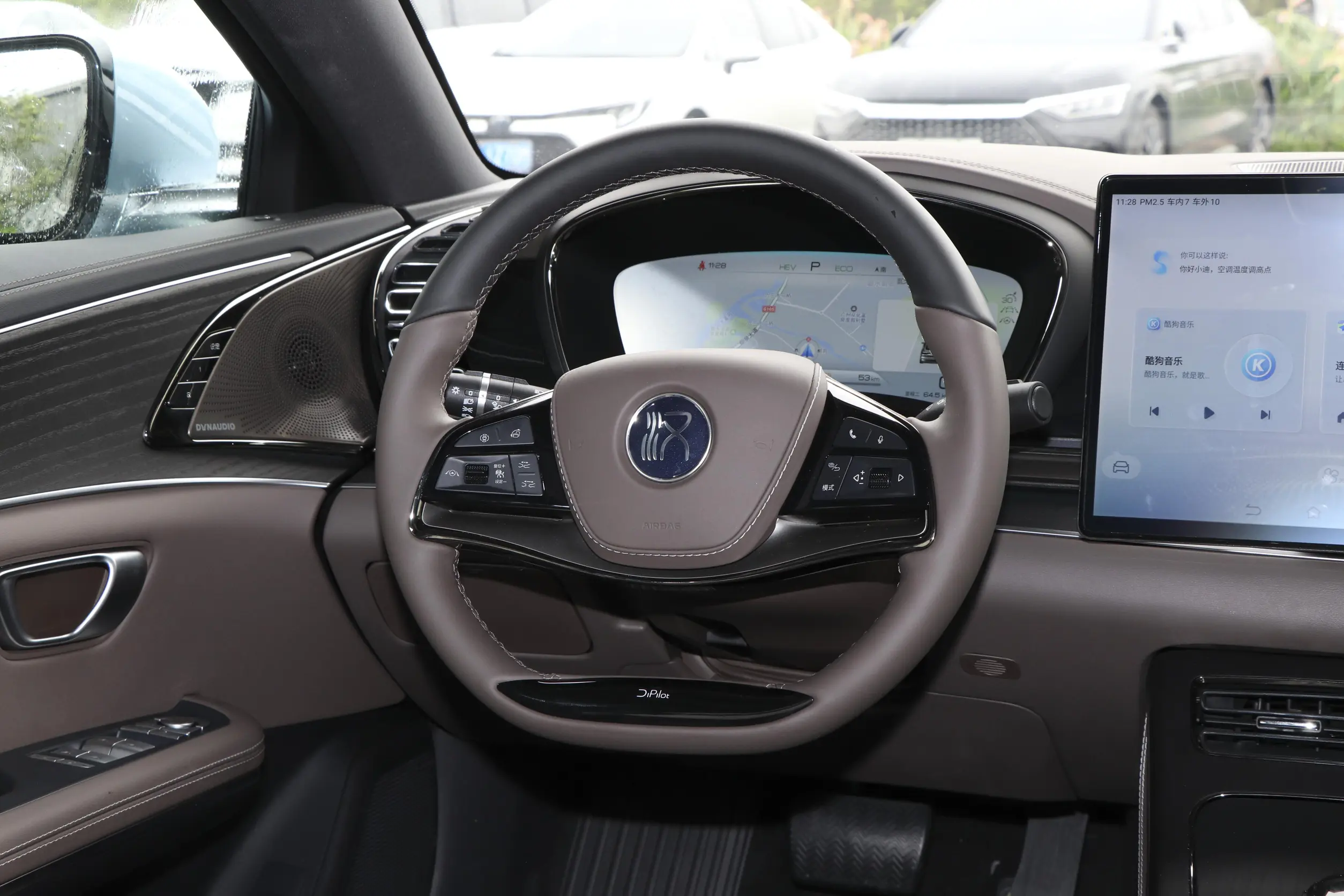 byd han dm-i 2023 интерьер-2