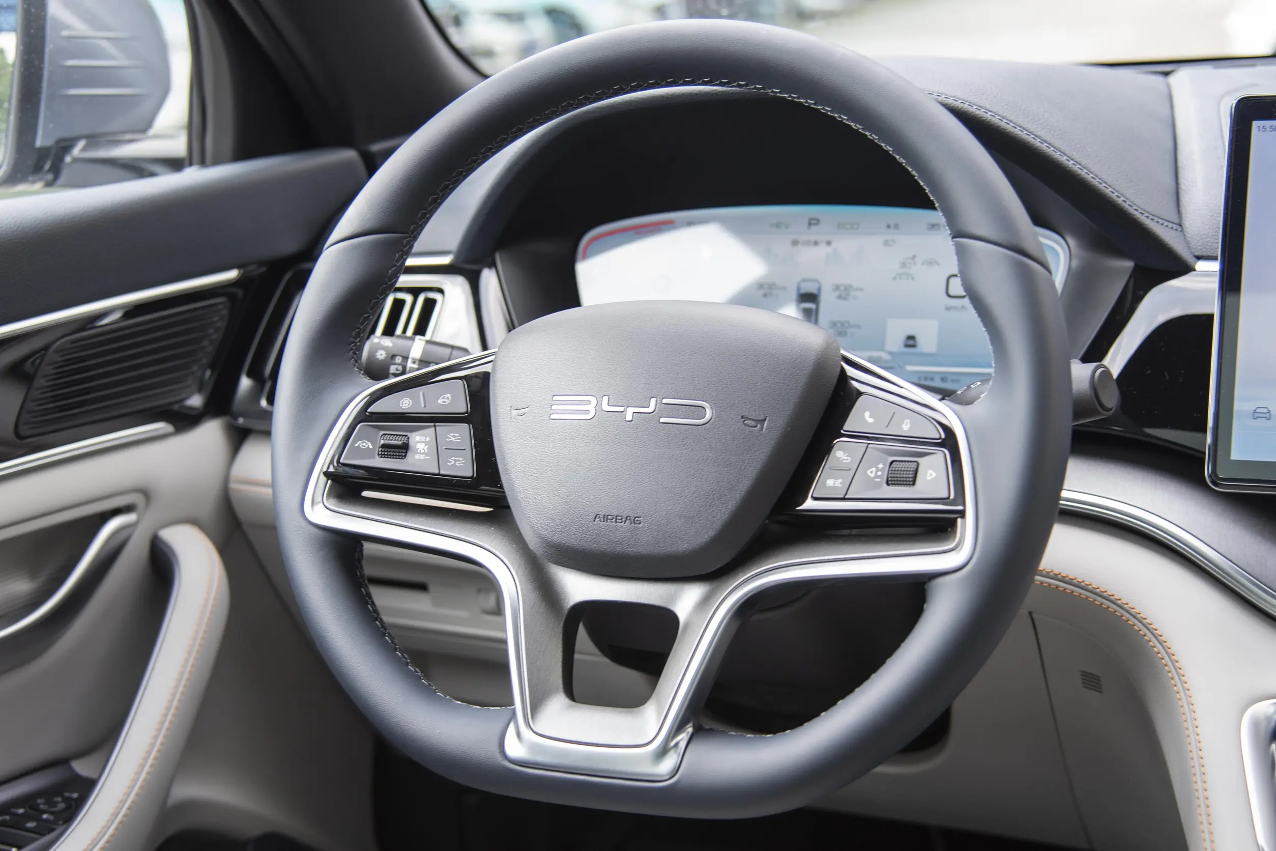 byd song plus dm-i 2023 интерьер-2