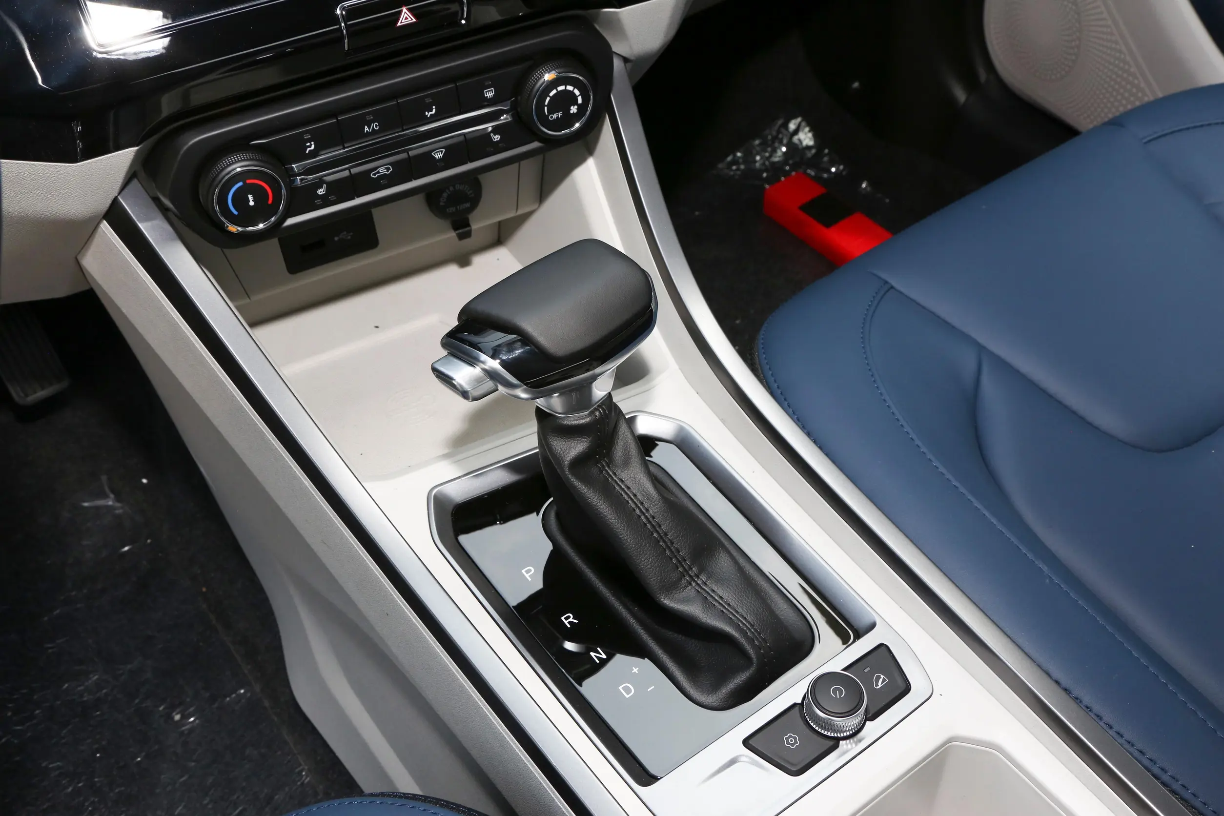 chery tiggo 3x 2023 интерьер-3