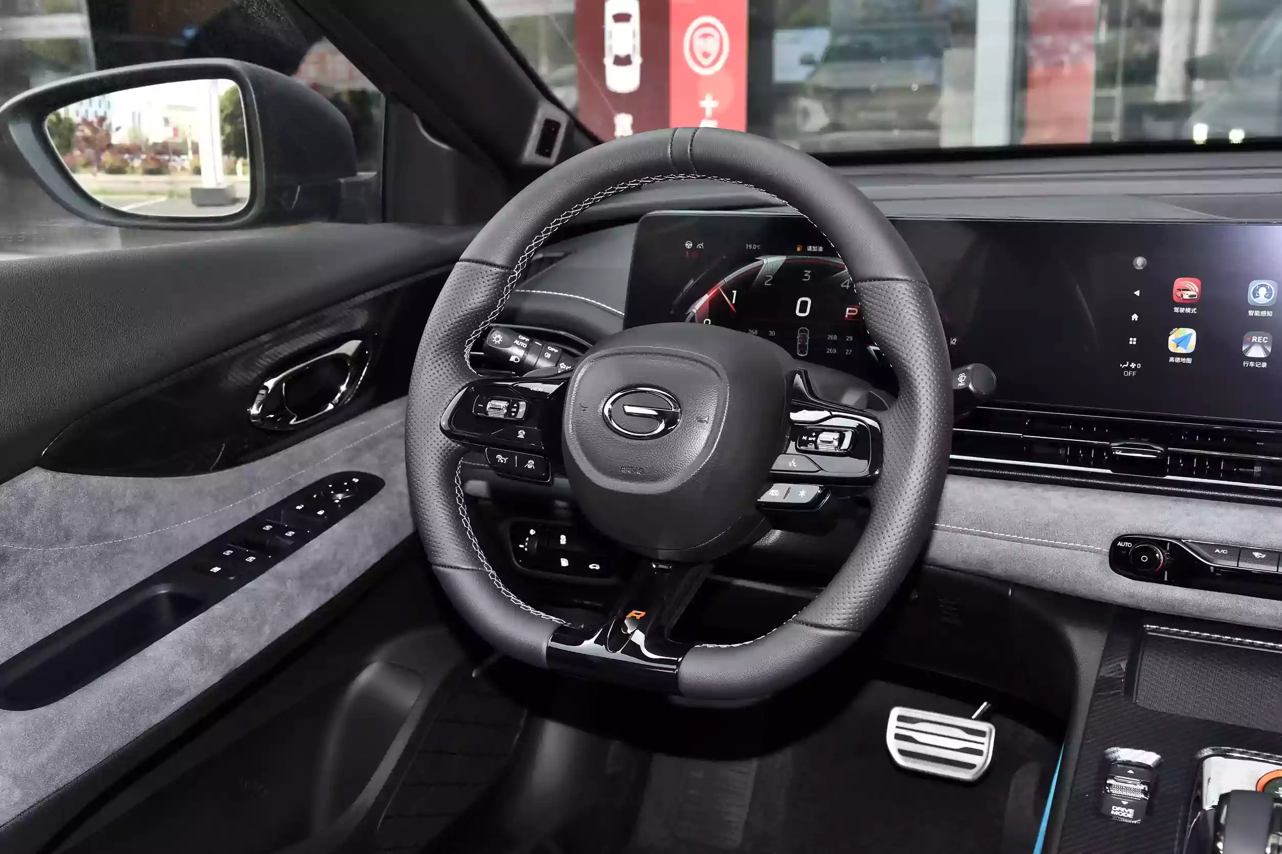 gac trumpchi empow 2023 интерьер-2