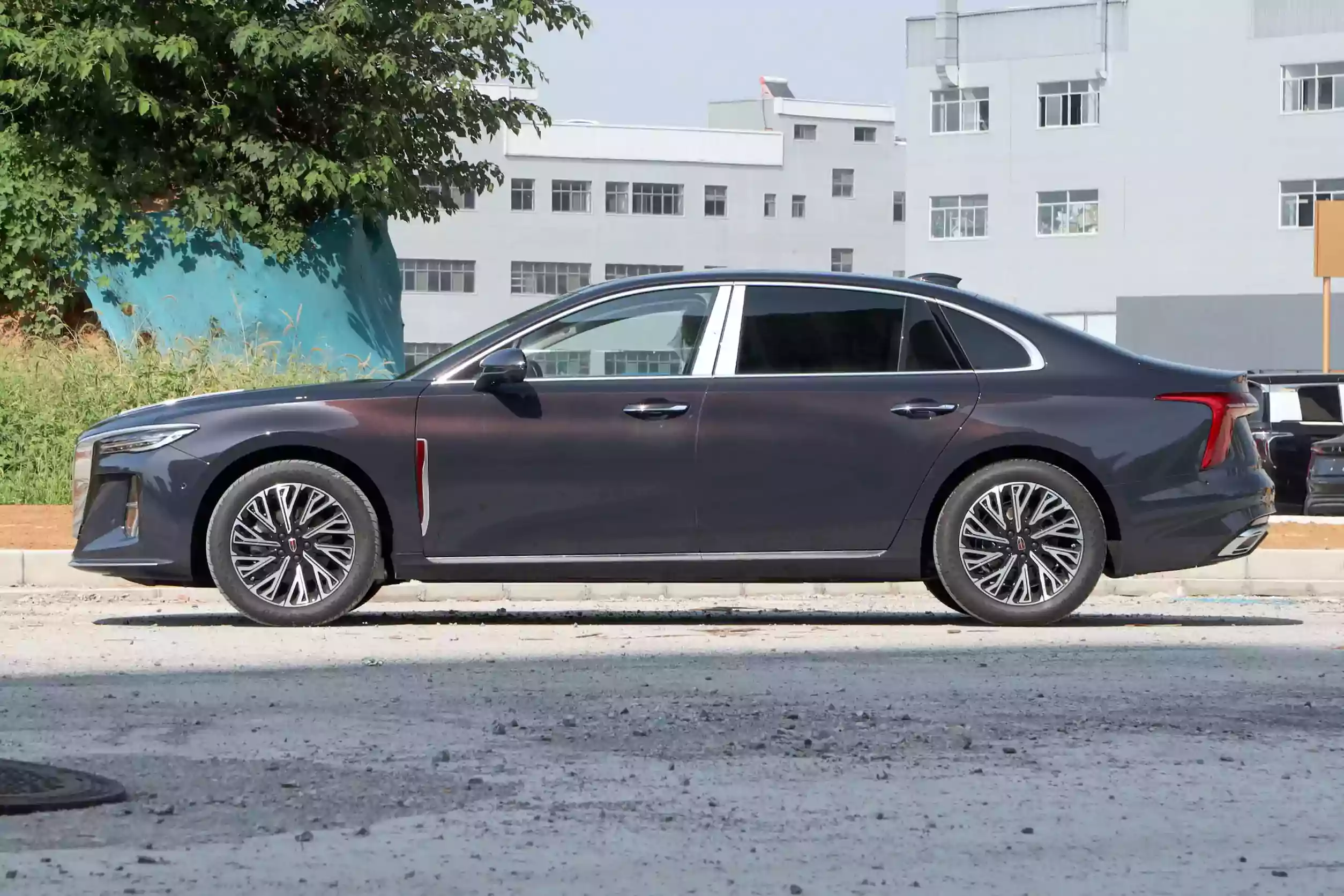 hongqi h5 2024 внешний вид-3