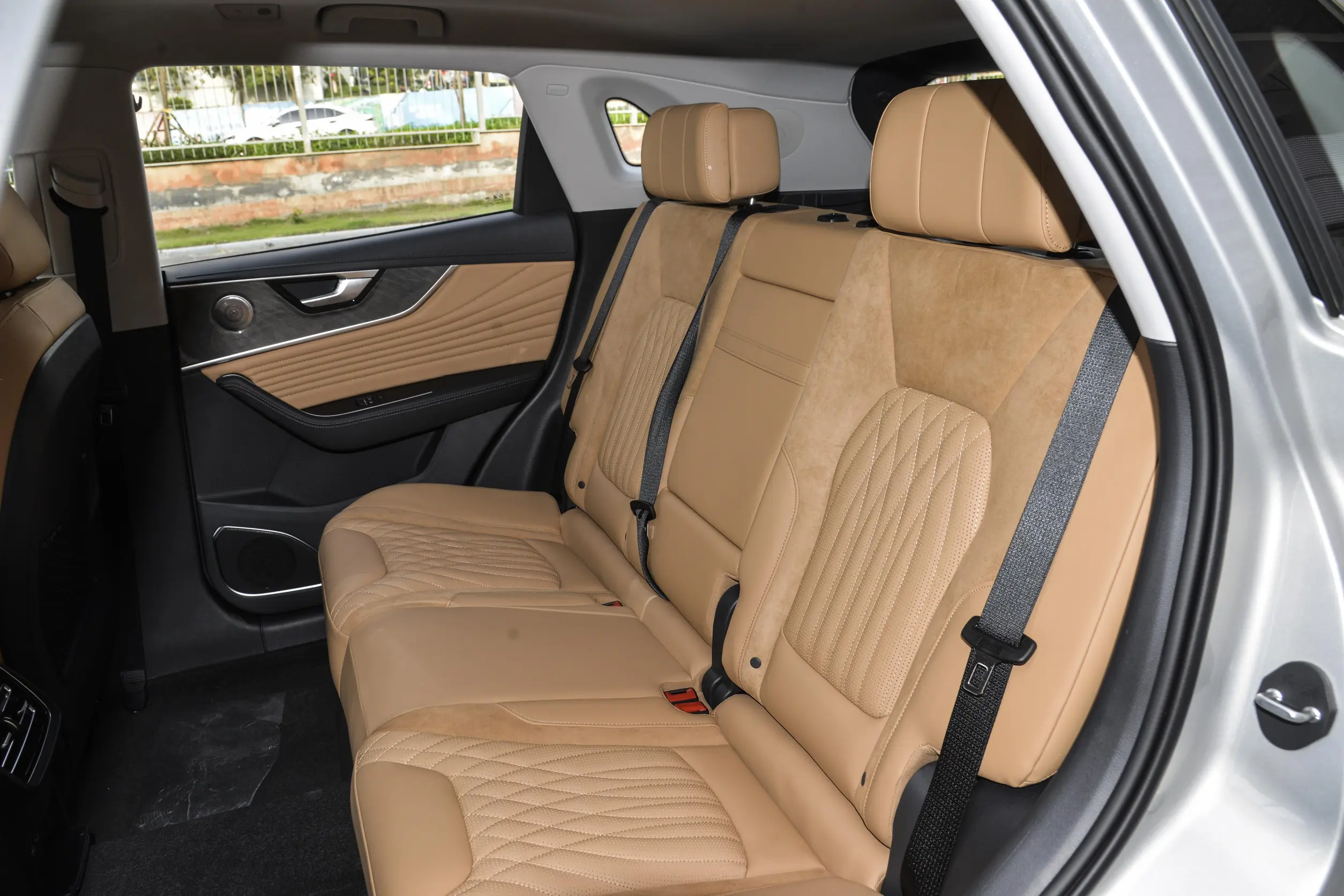 hongqi hs5 2023 space-2