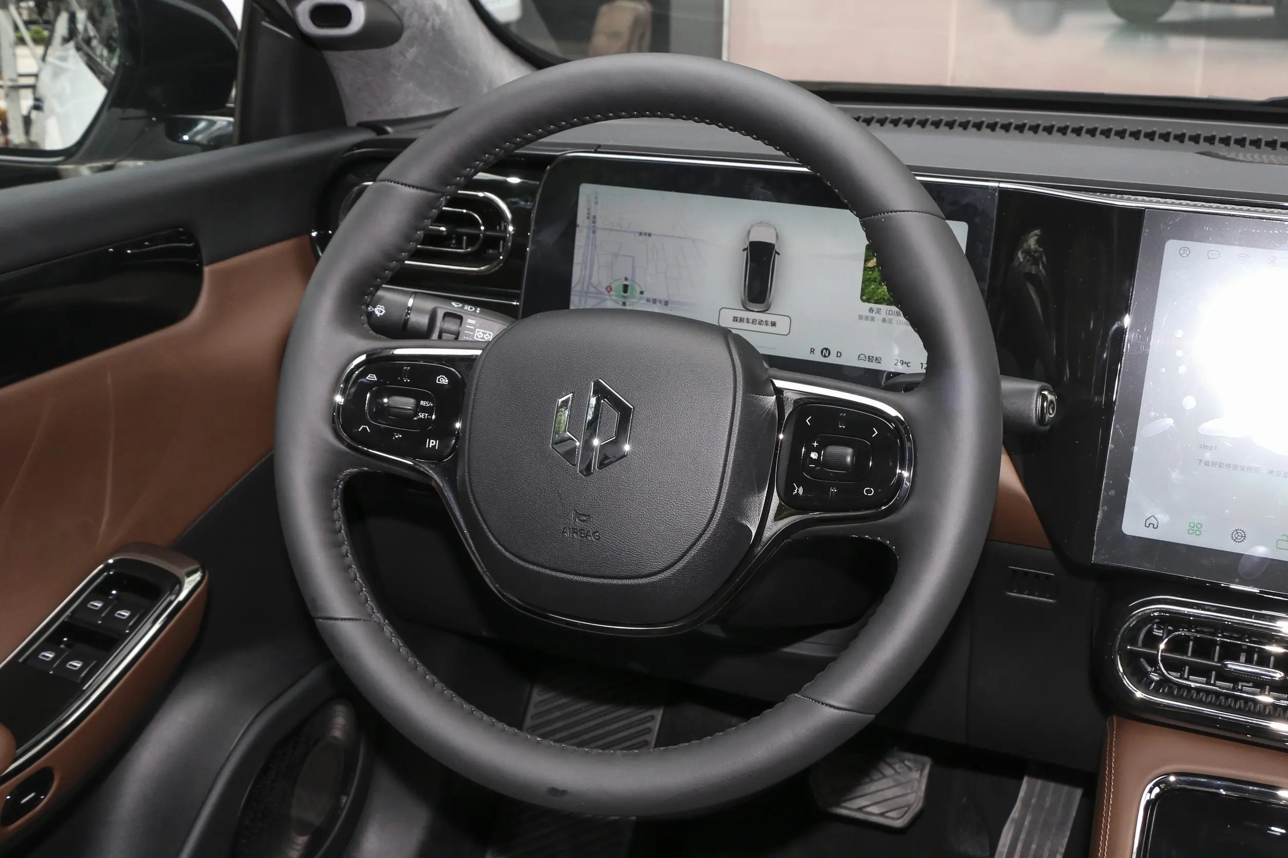 leapmotor c01 2023 интерьер-2
