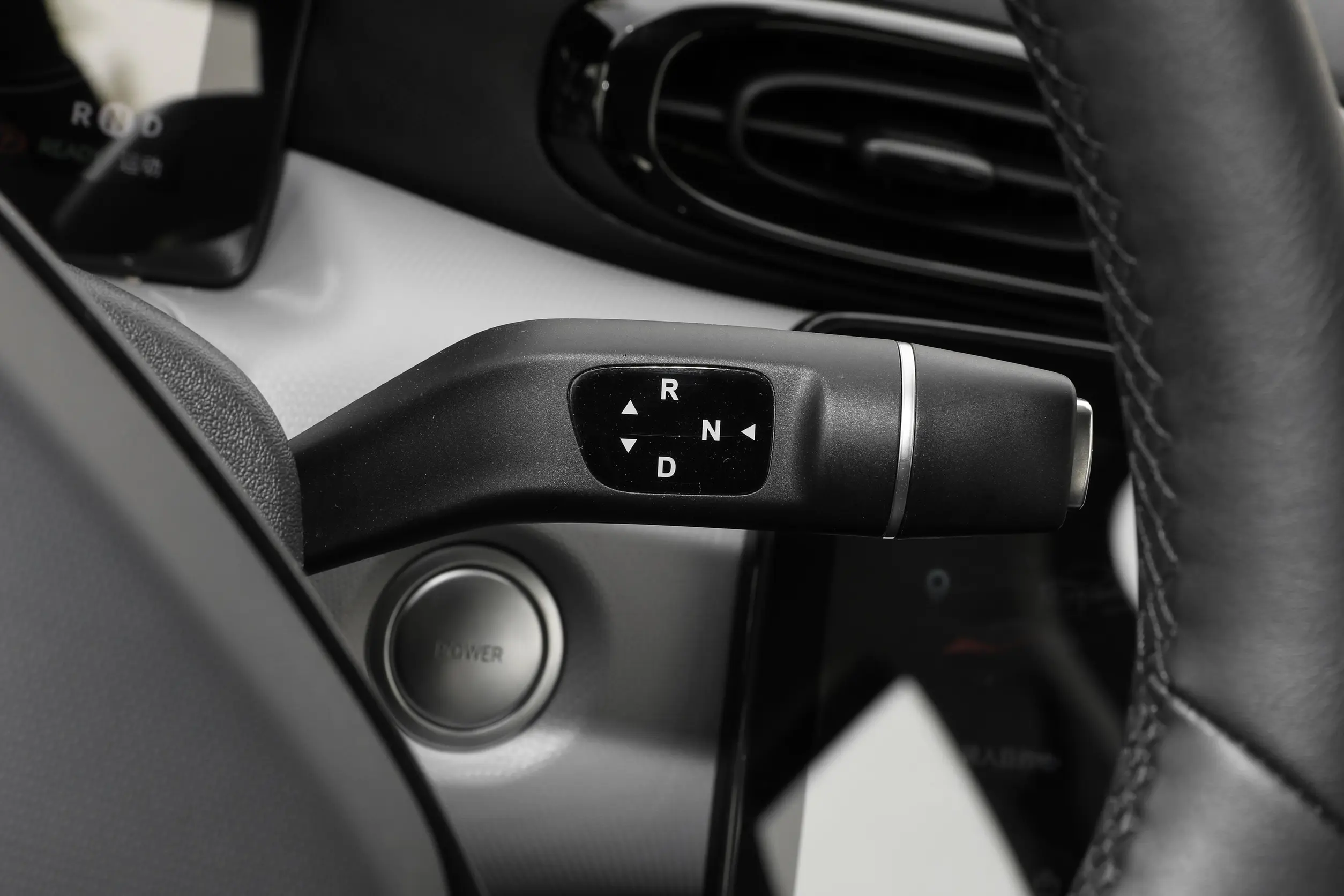 leapmotor t03 2023 интерьер-3