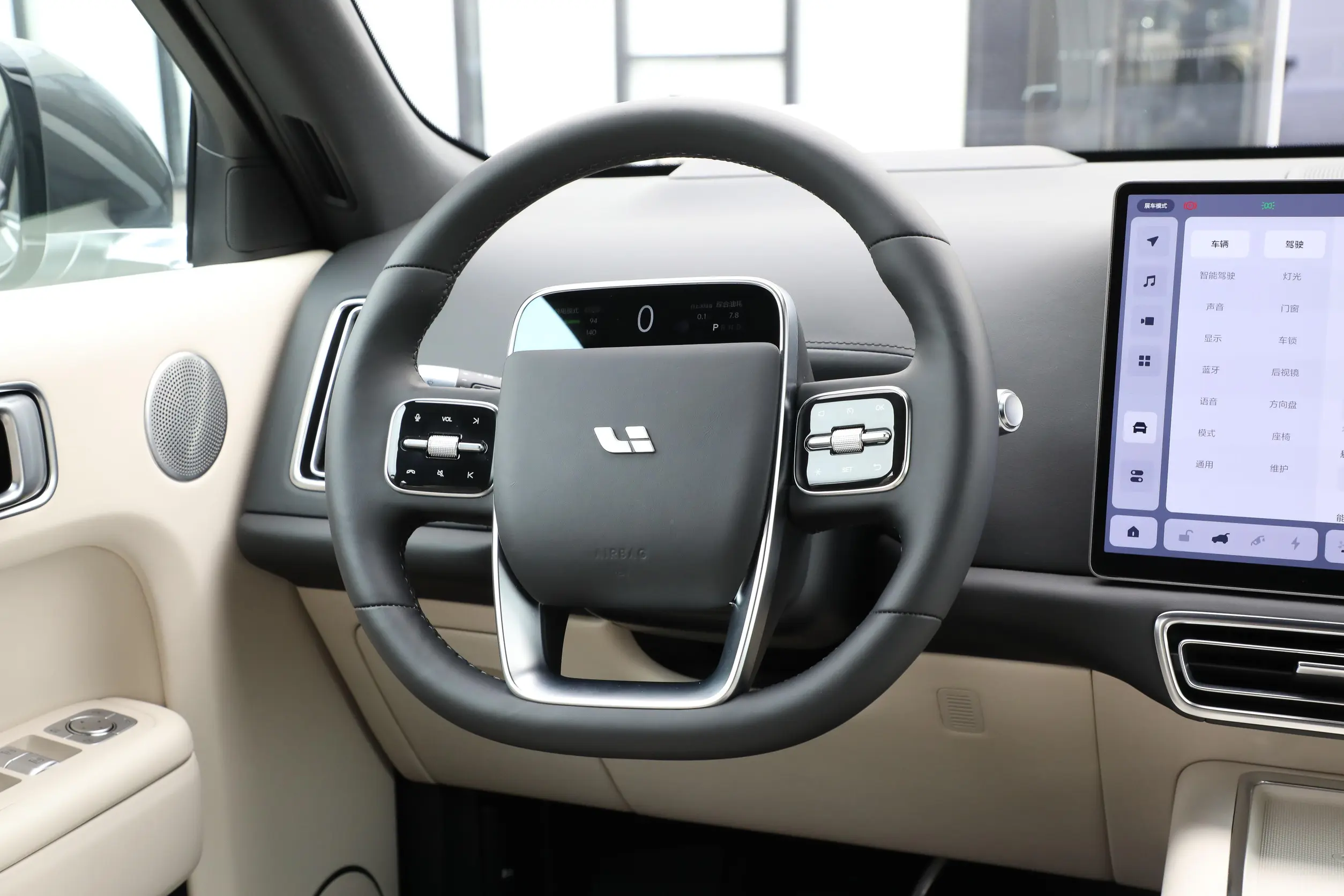 li auto l9 2022 интерьер-1