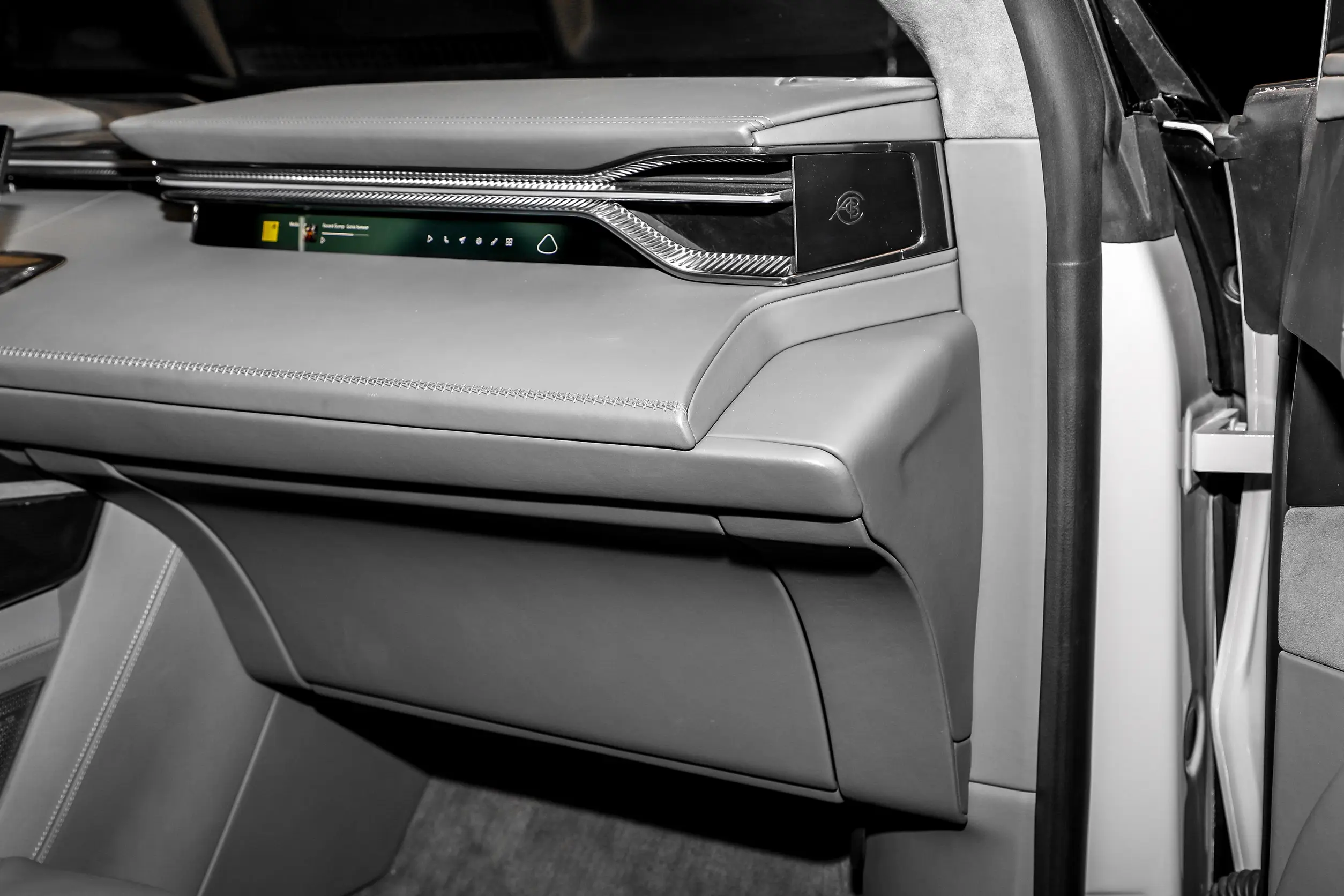 lotus eletre 2022 интерьер-4