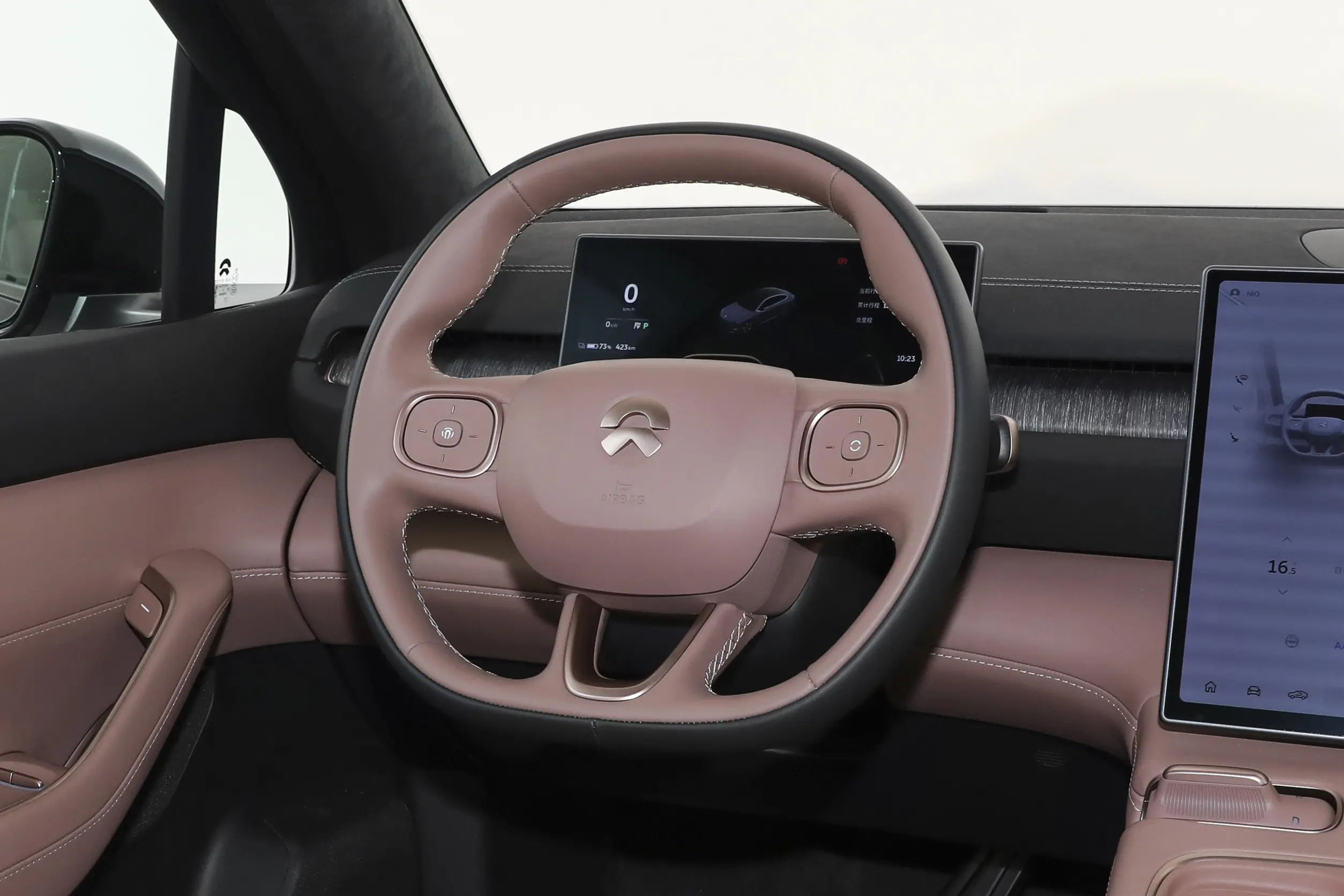 nio ec6 2023 интерьер-2