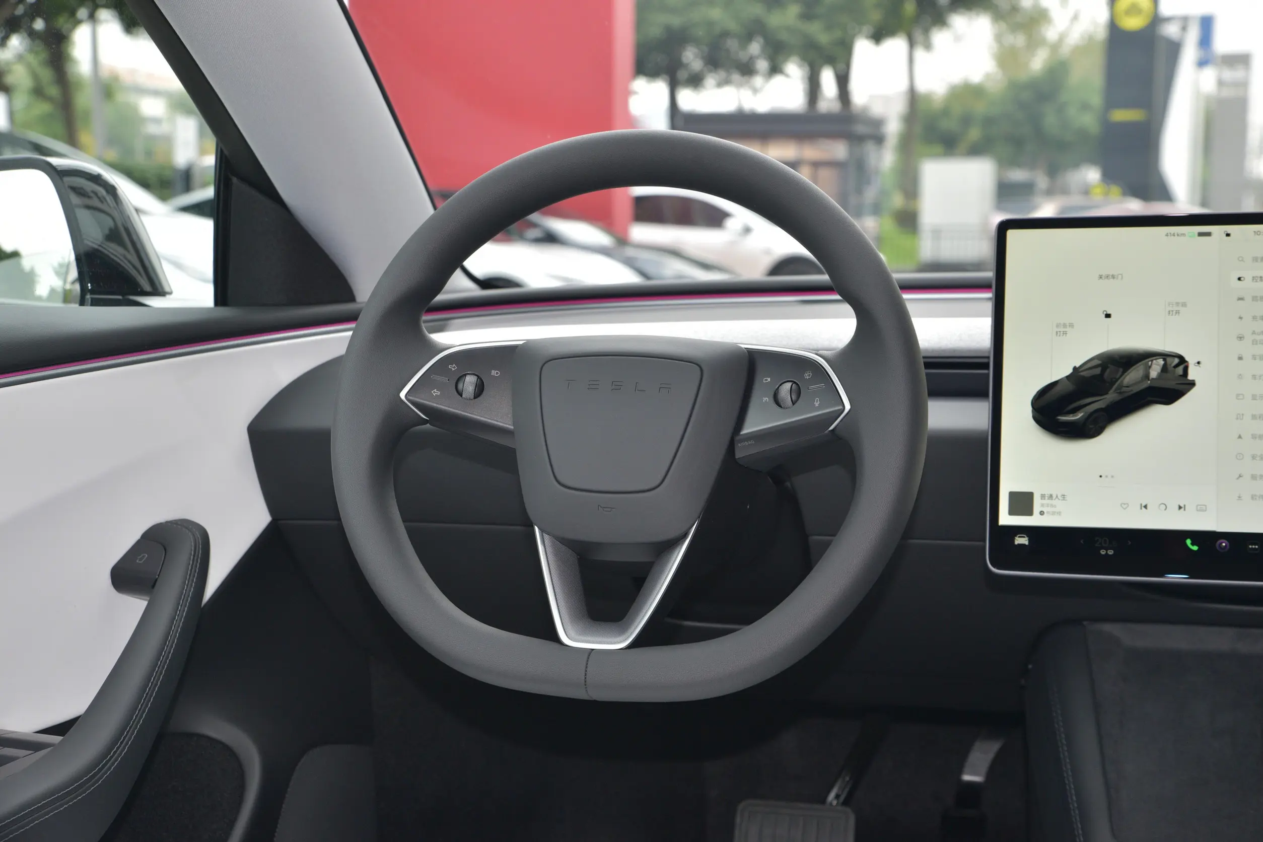 tesla model 3 2023 интерьер-2