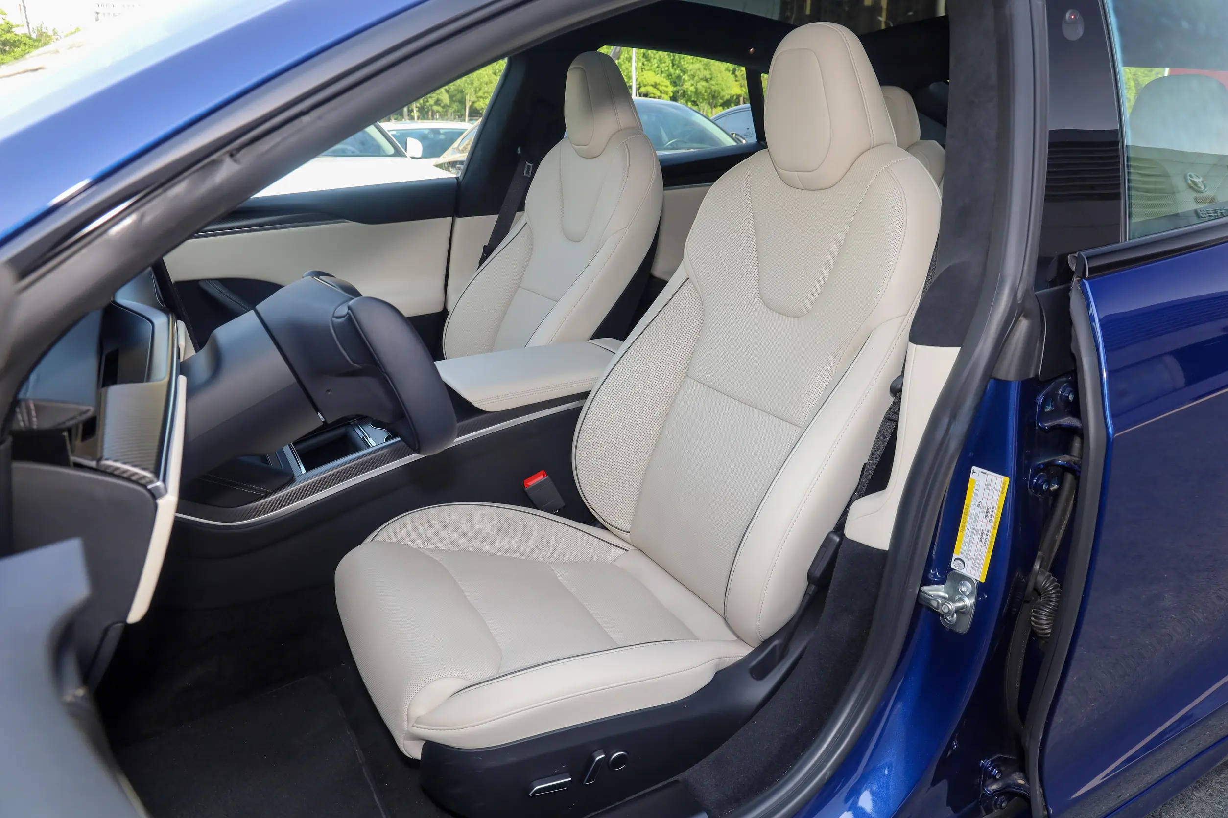 tesla model s 2023 space-1