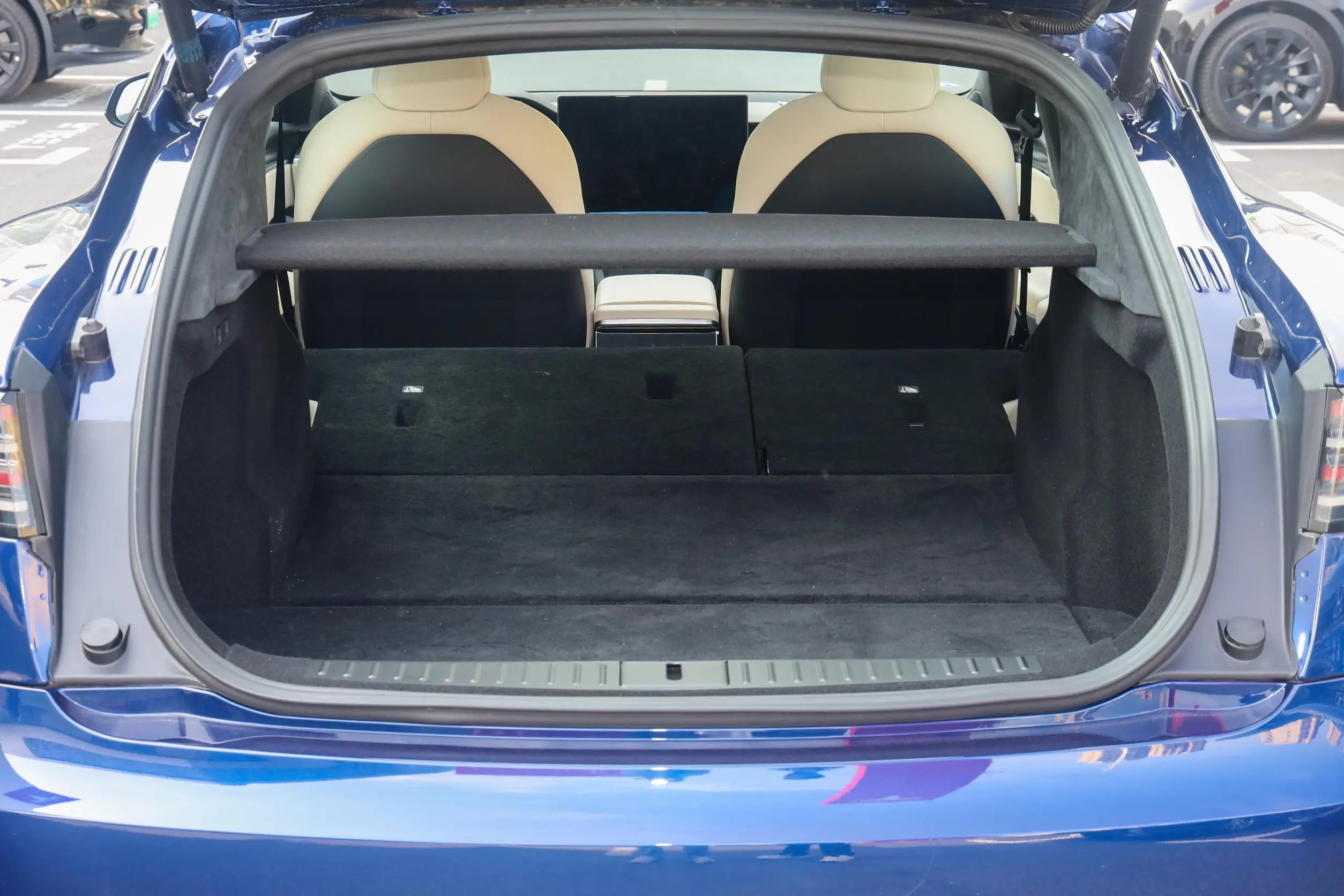 tesla model s 2023 space-4