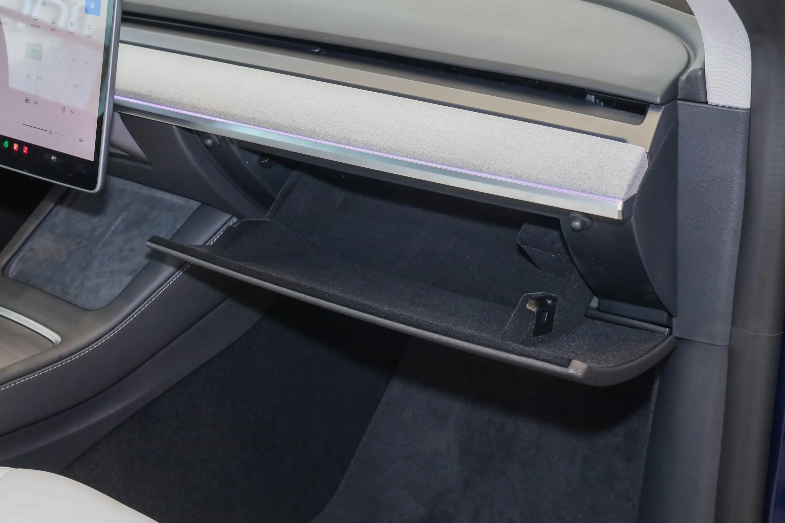 tesla model y 2023 интерьер-4