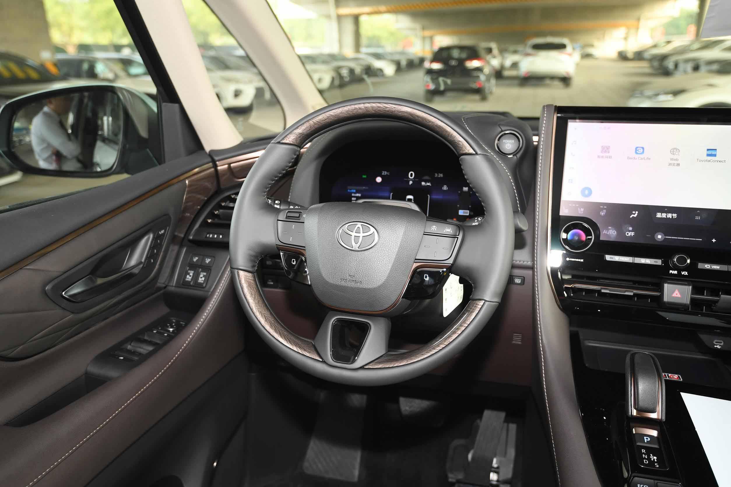 toyota alphard 2023 интерьер-2
