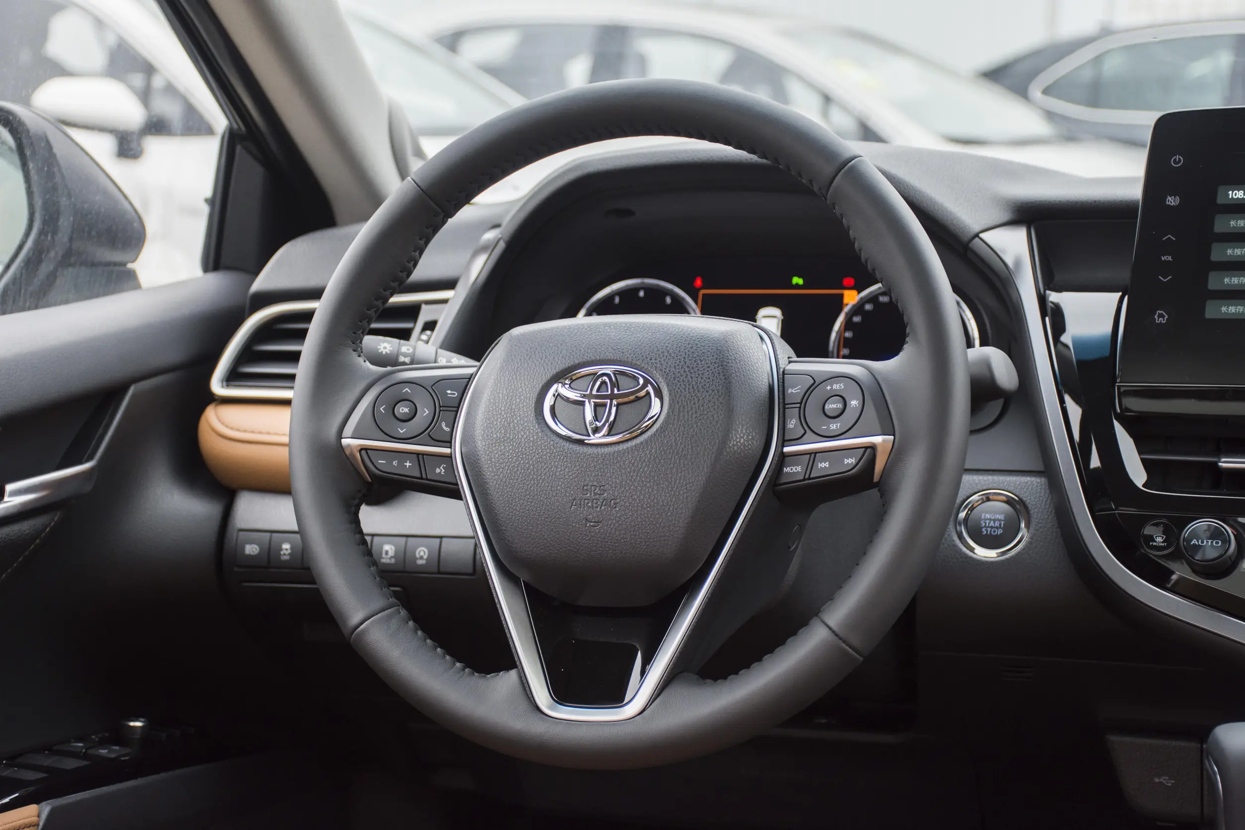 toyota camry 2023 интерьер-2