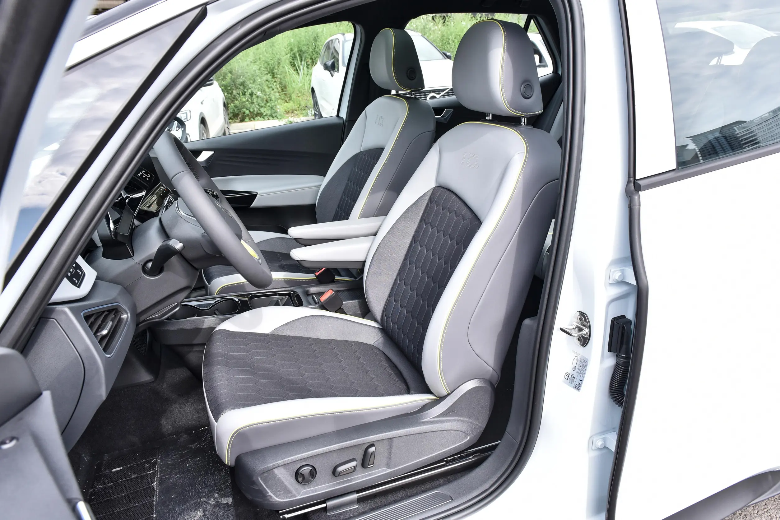 volkswagen id.3 2023 space-1