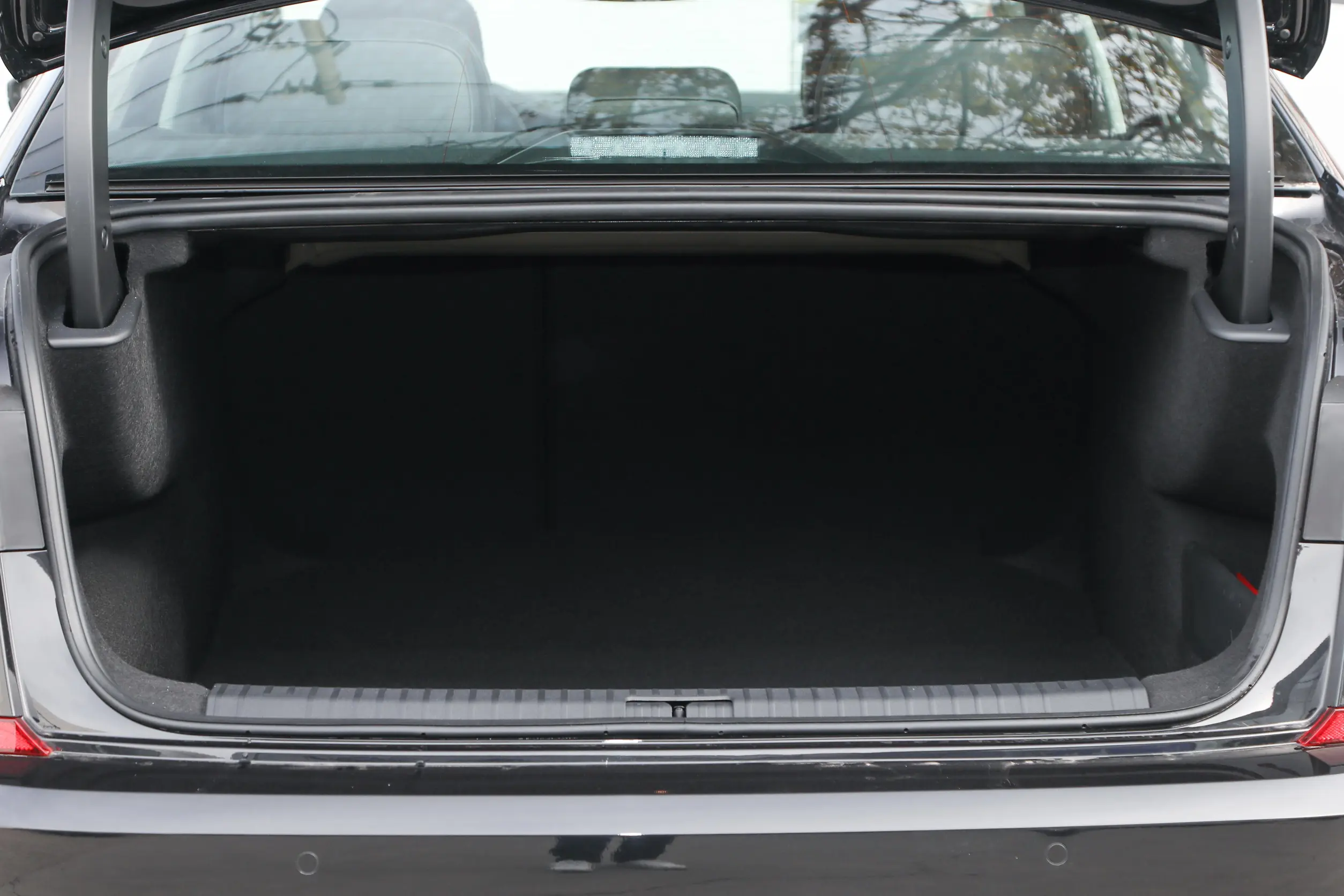 volkswagen passat 2024 space-4