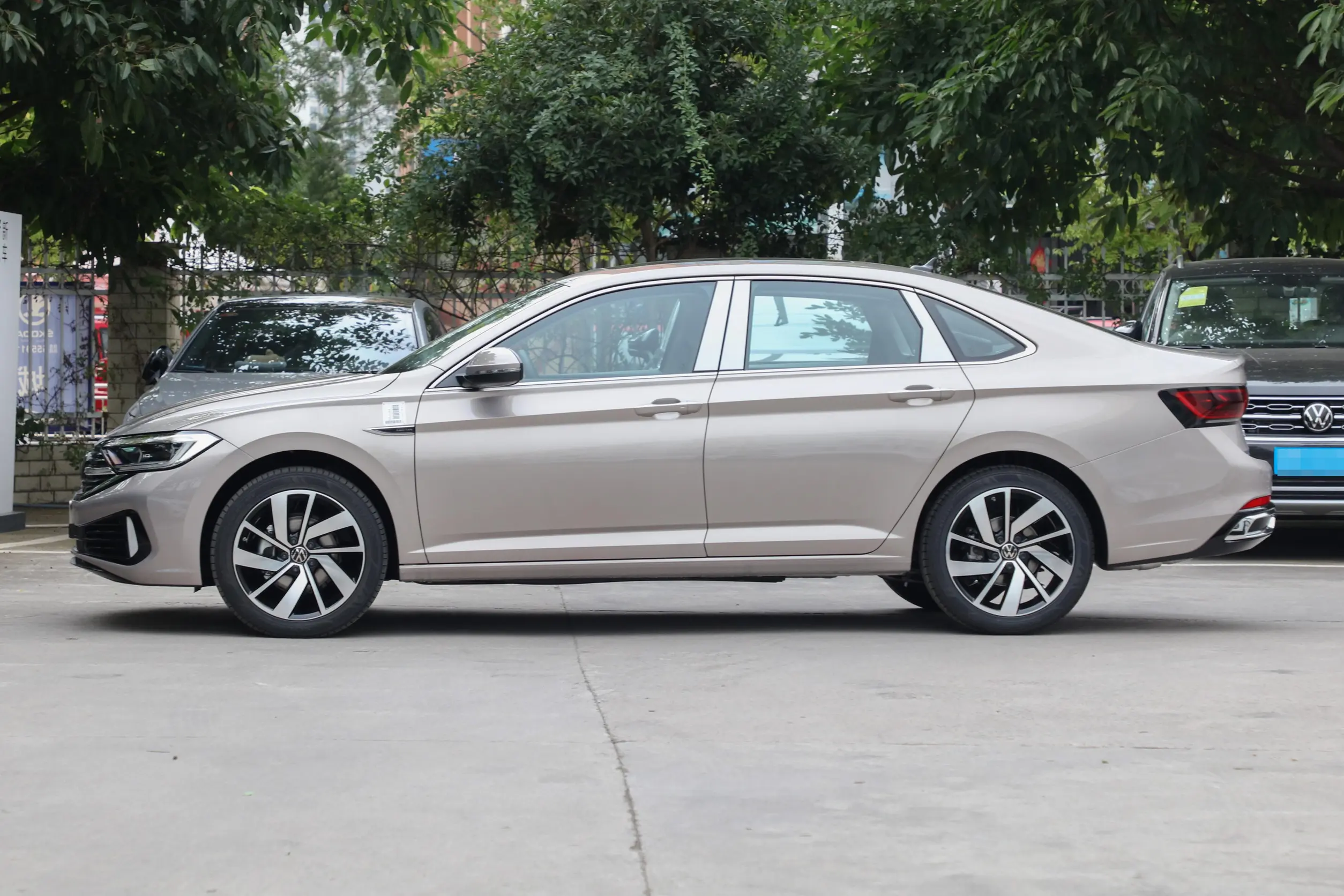 volkswagen sagitar 2023 внешний вид-3