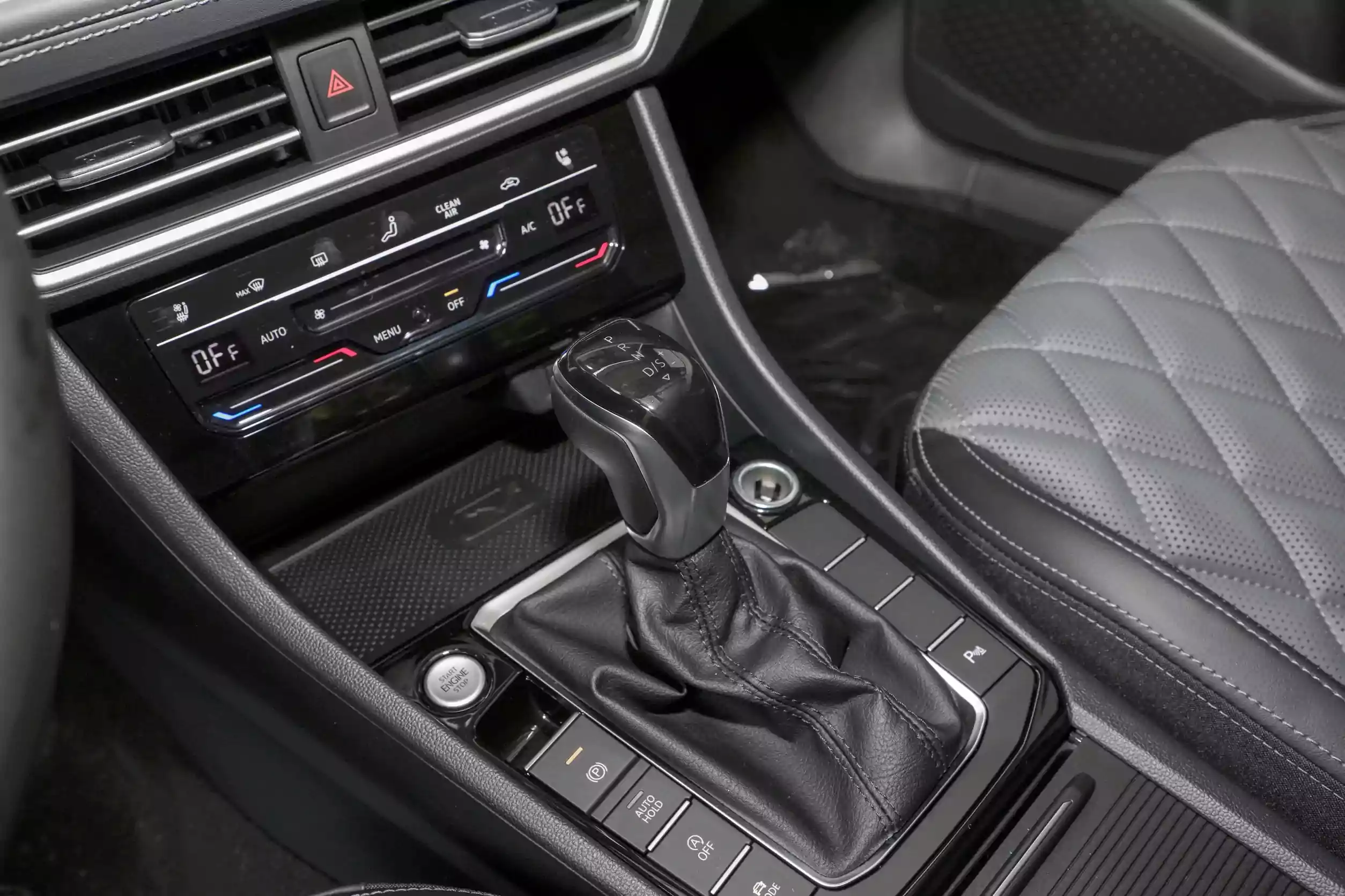 volkswagen sagitar 2023 interior-3