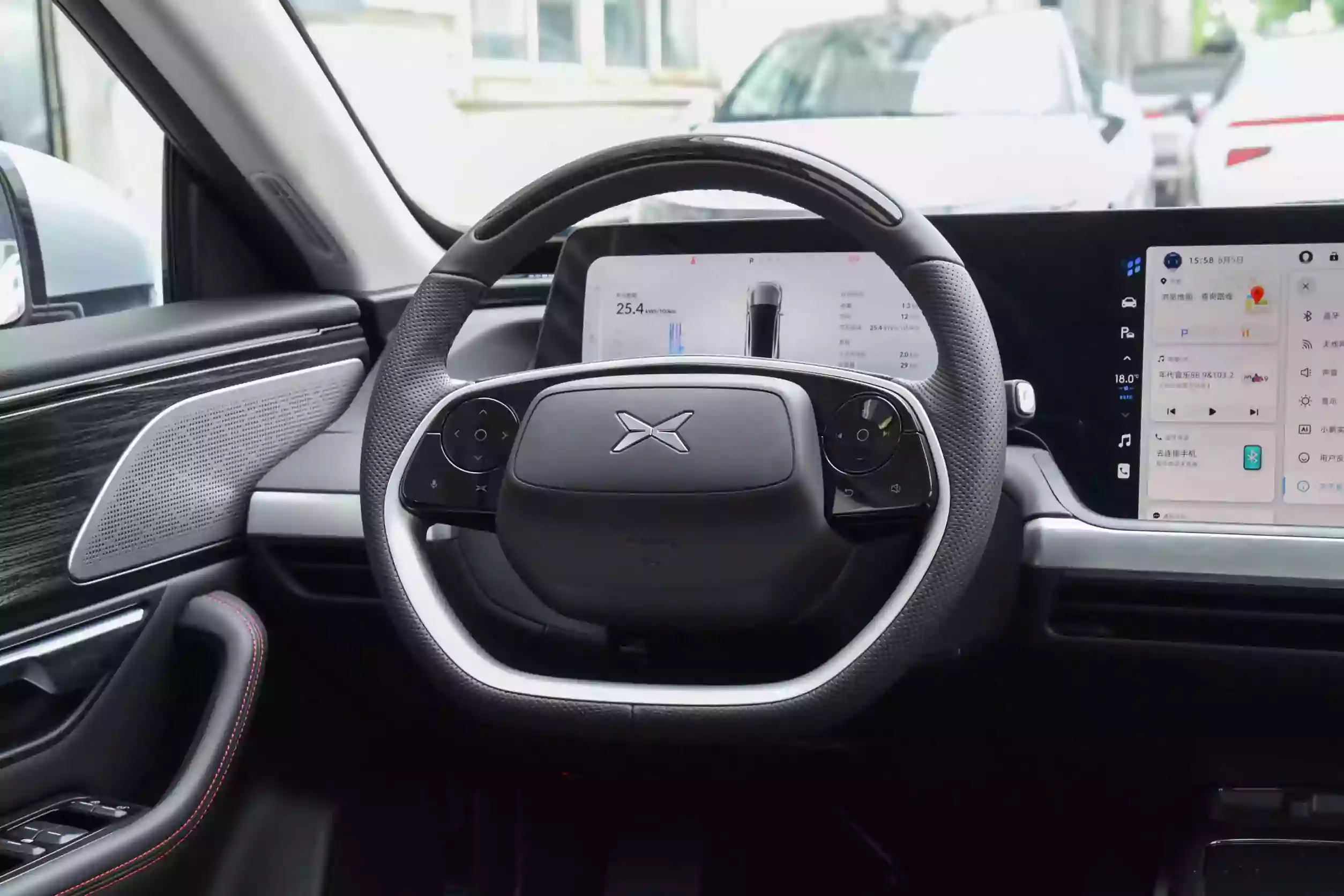 xpeng p7 2023 интерьер-2