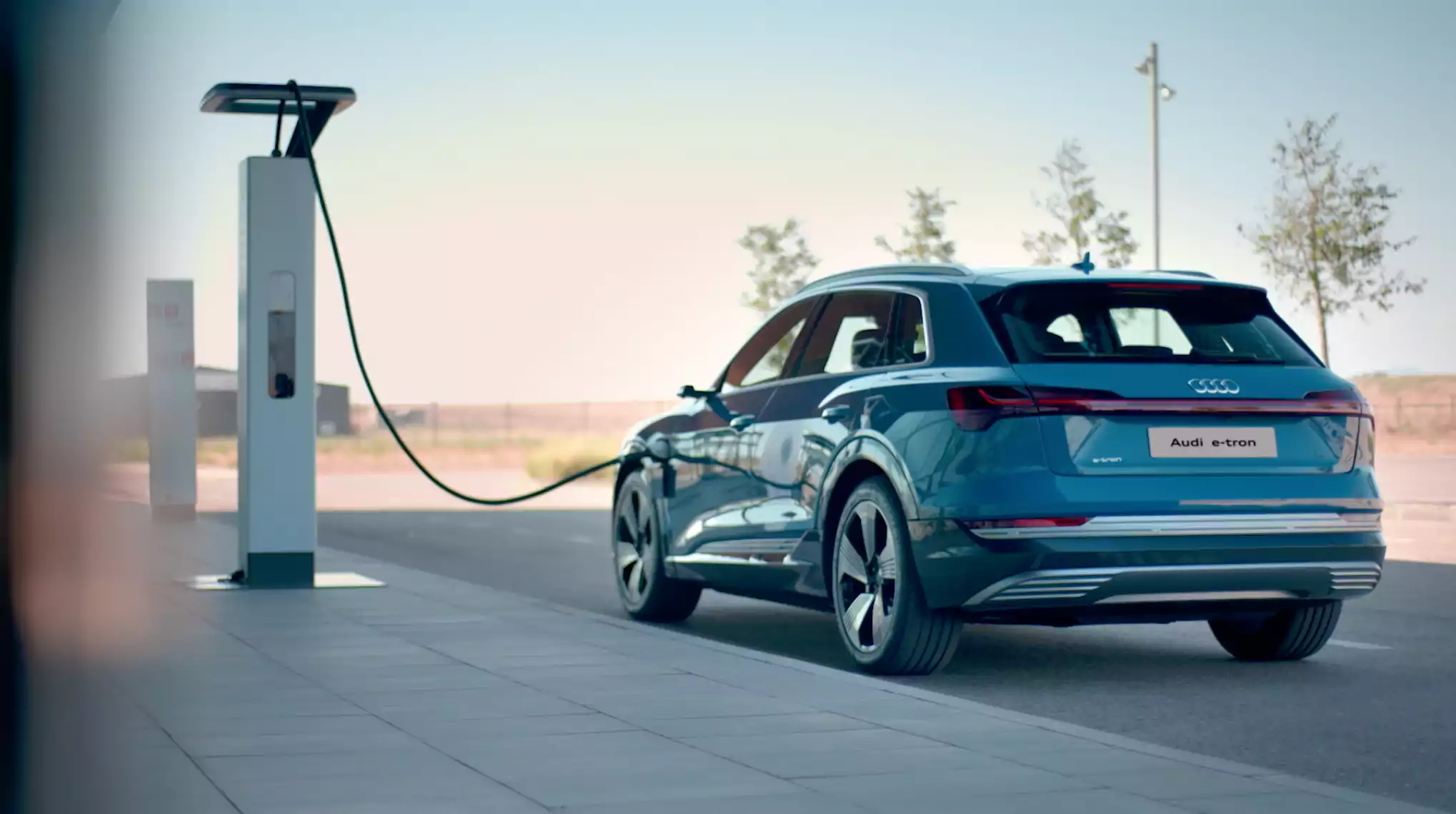 Audi E-Tron заряда