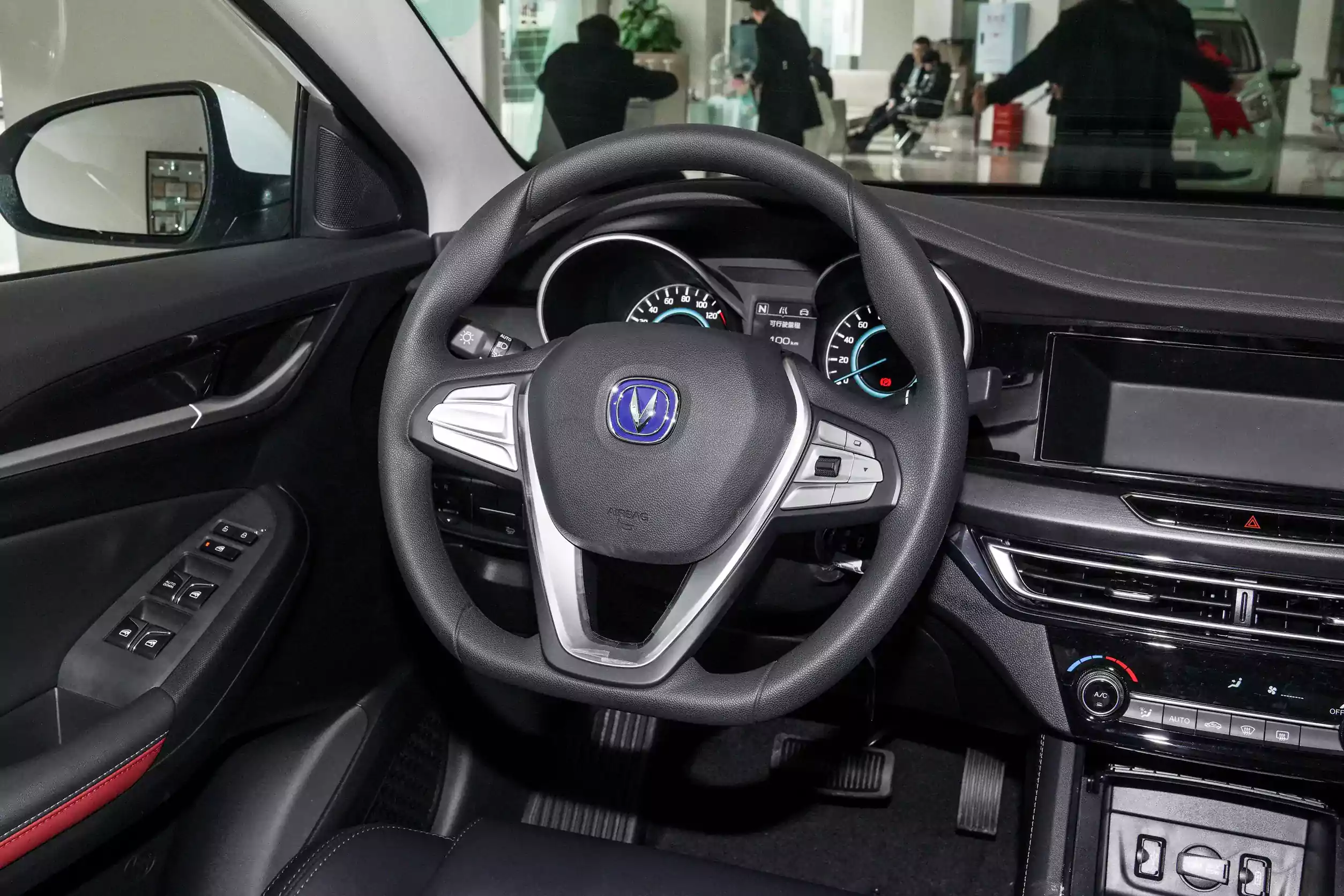 changan eado ev 2024 интерьер-2