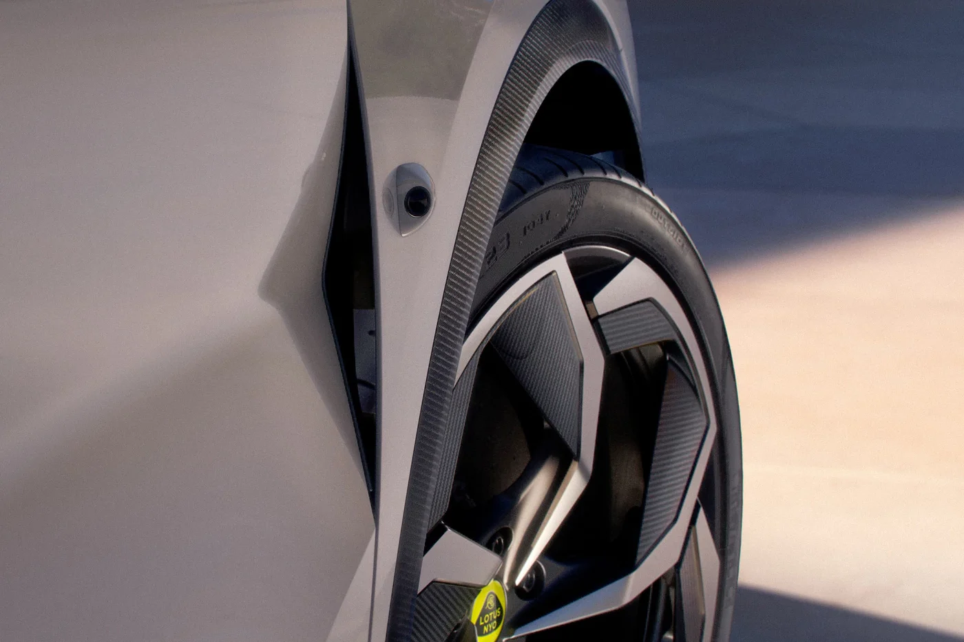 Рулевое управление на заднем колесе Lotus Eletre