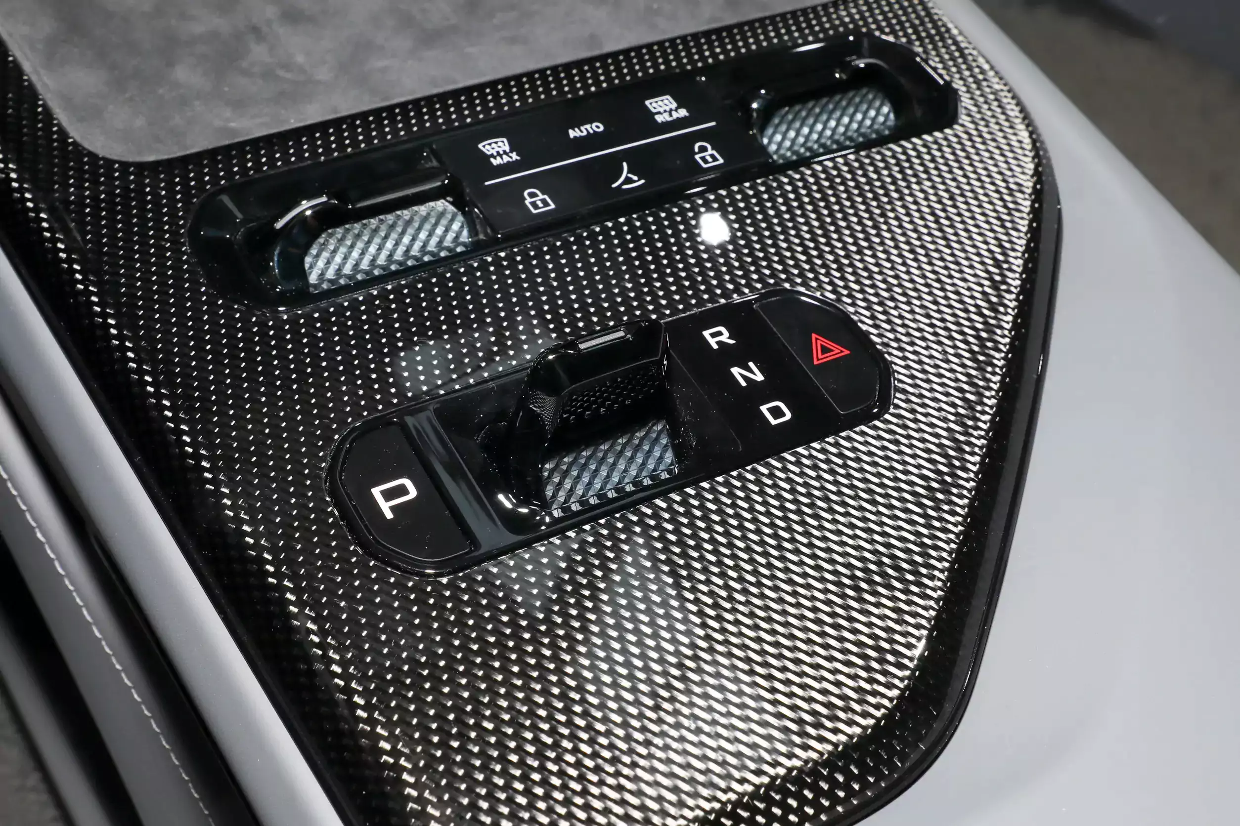 lotus emeya 2024 интерьер-3