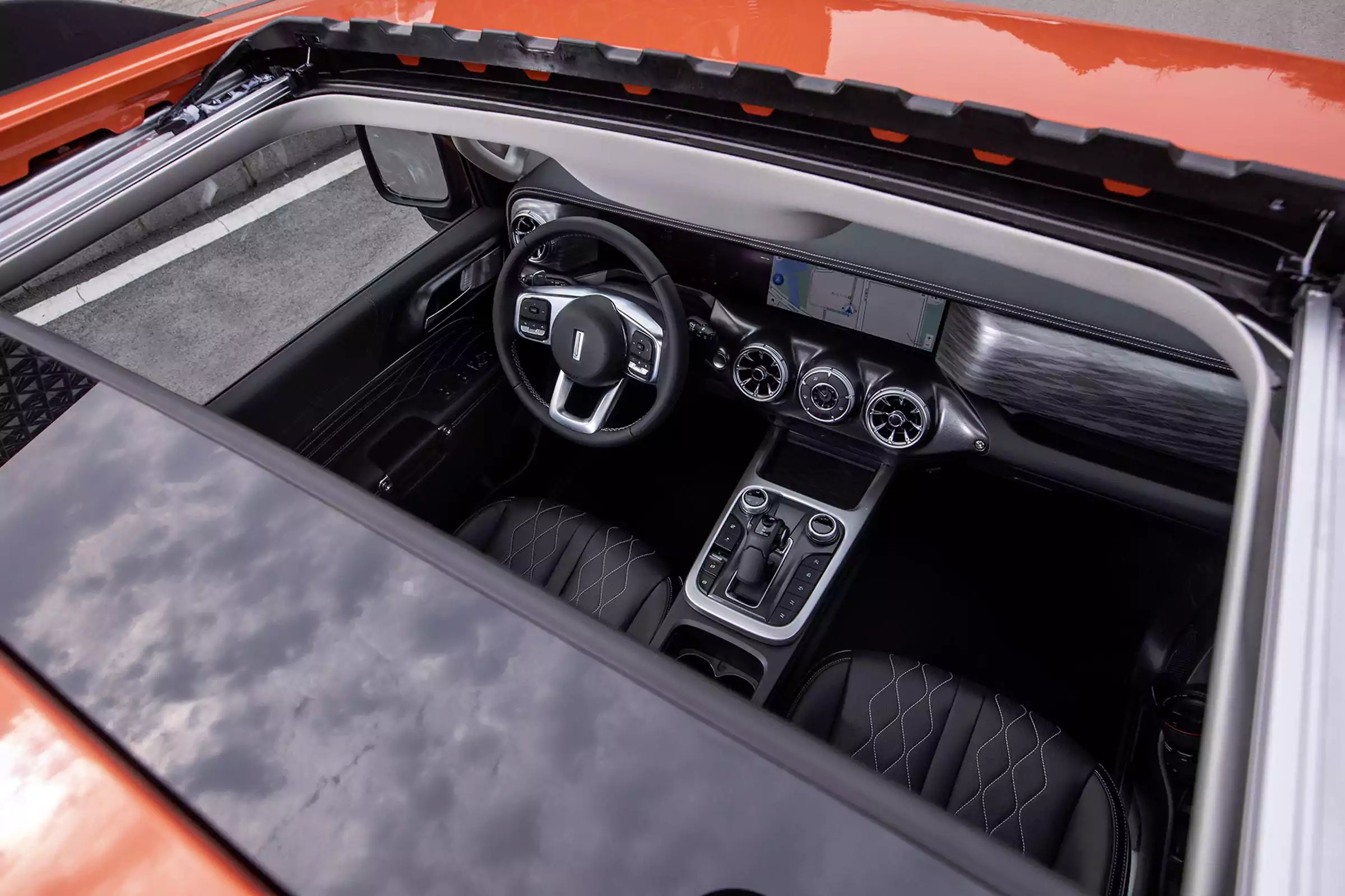 Tank 300 interior