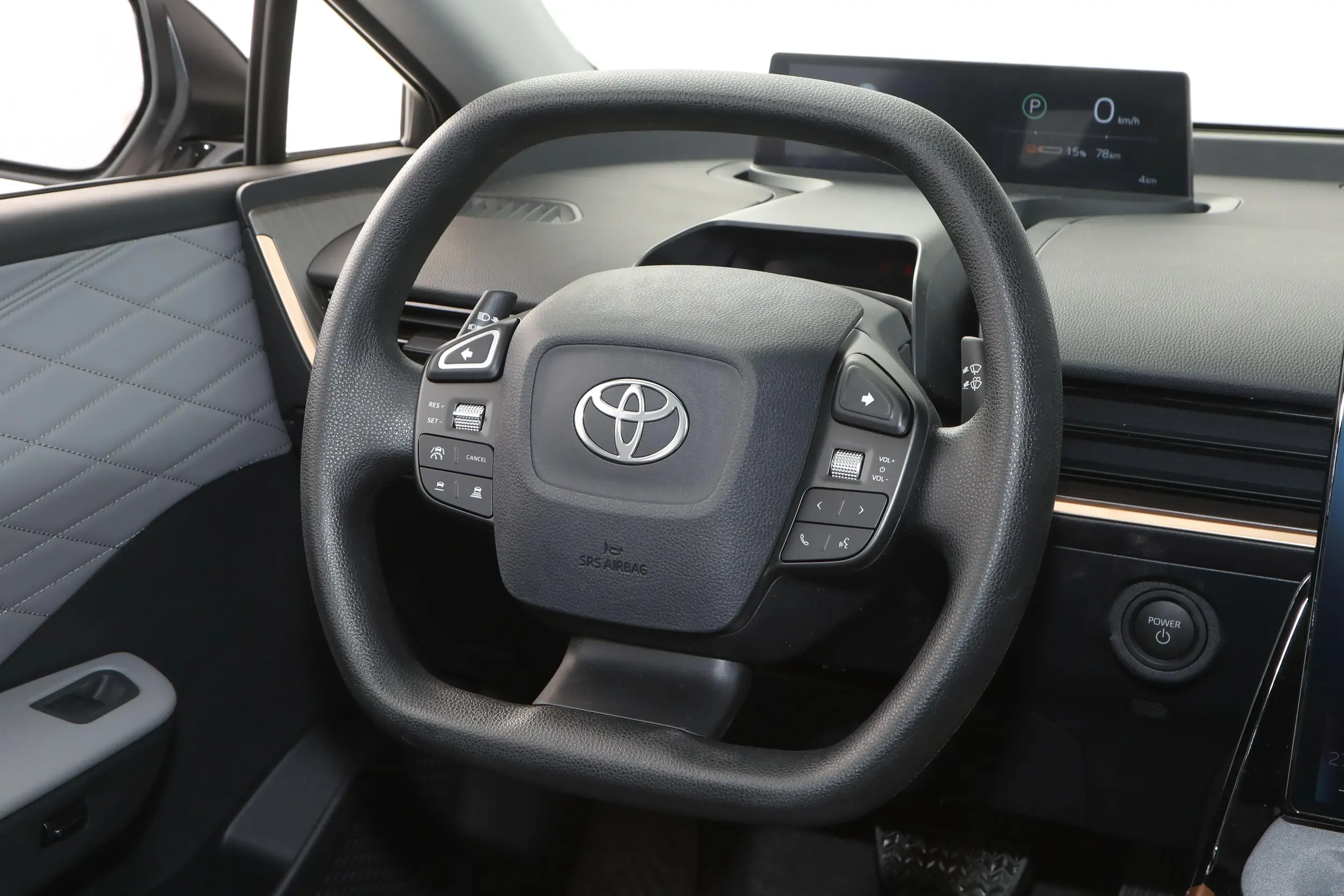 toyota bz3 2024 интерьер-2