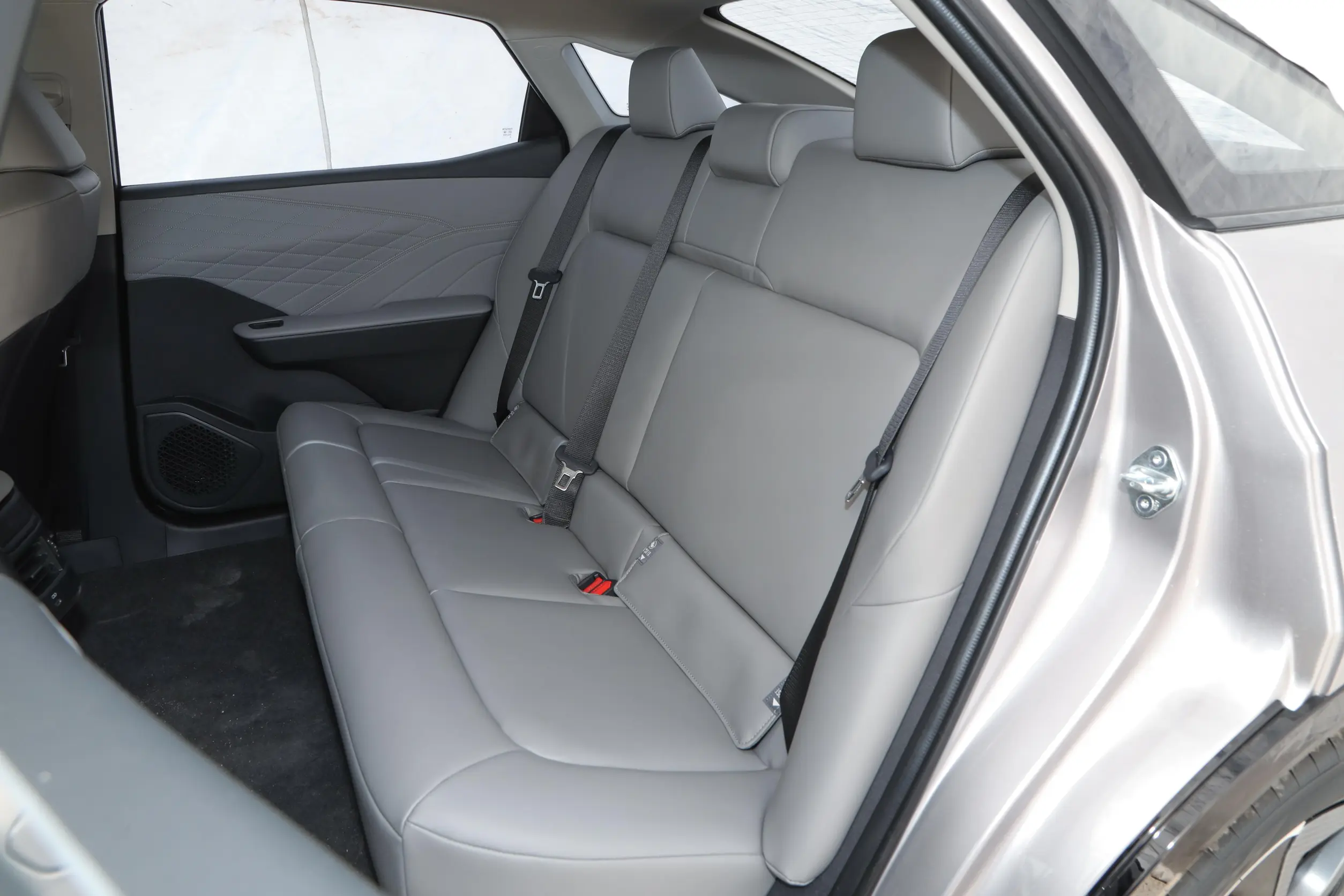 toyota bz3 2024 space-2