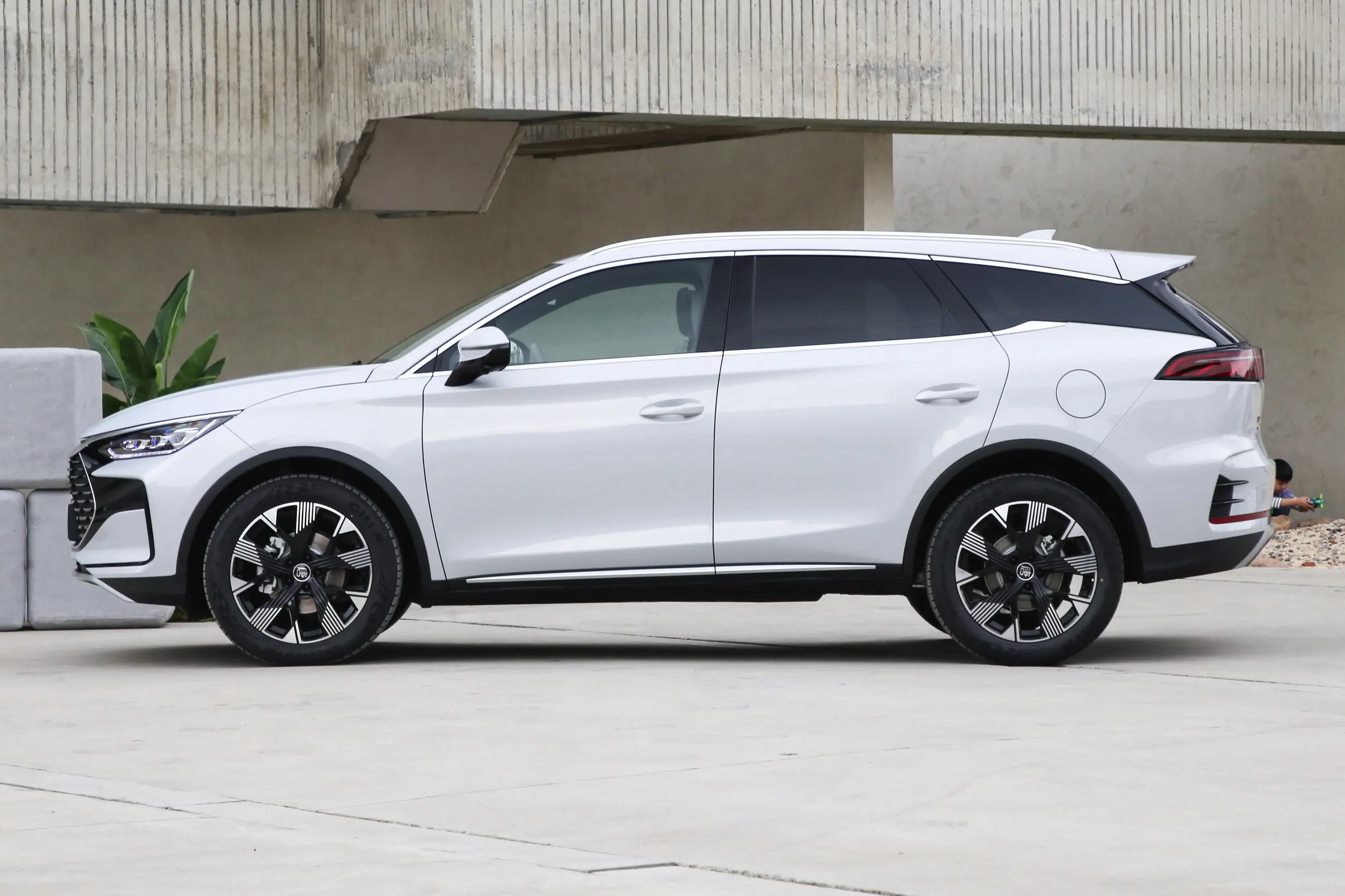 byd tang dm-i 2024 внешний вид-3