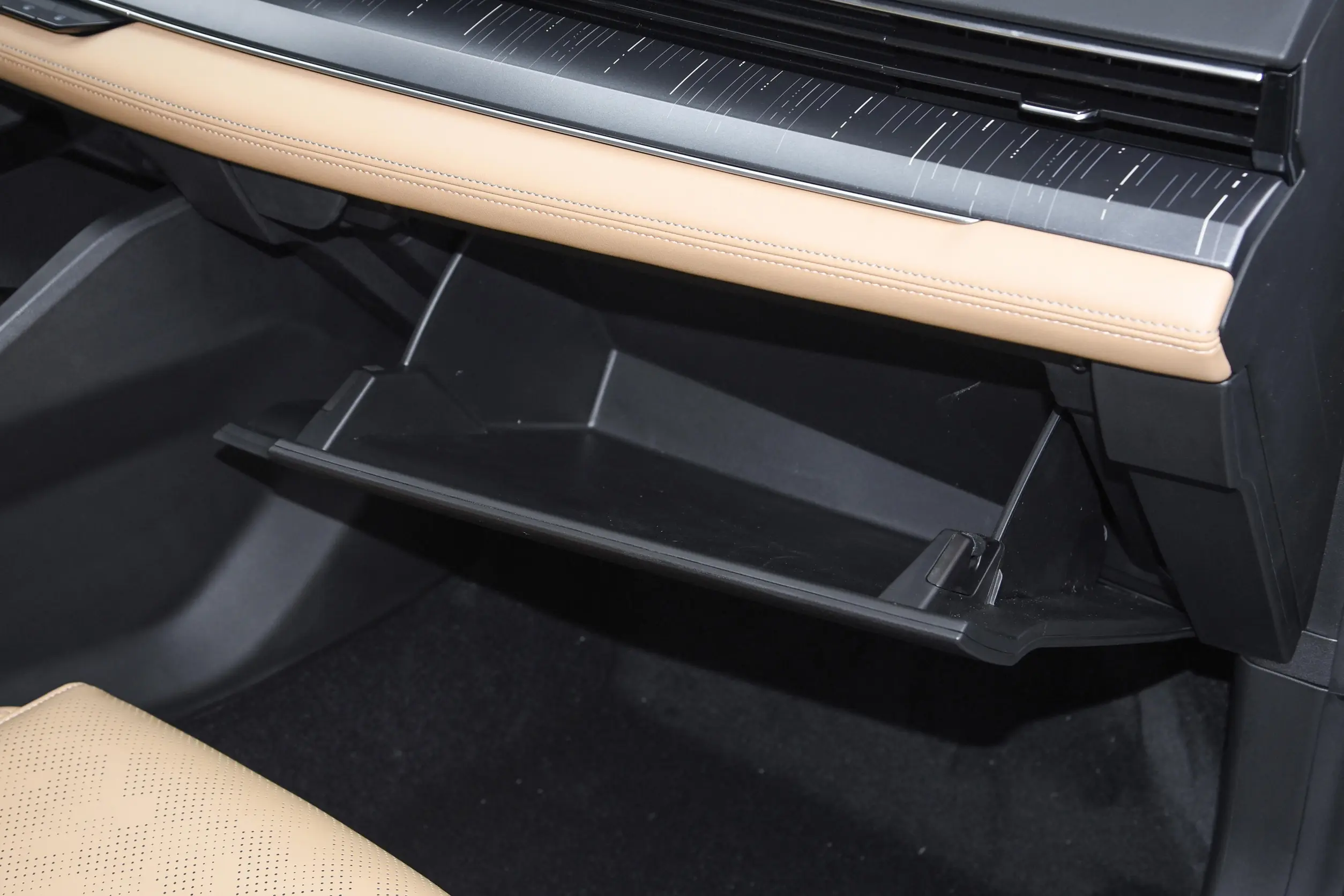 geely emgrand l hip 2024 интерьер-4