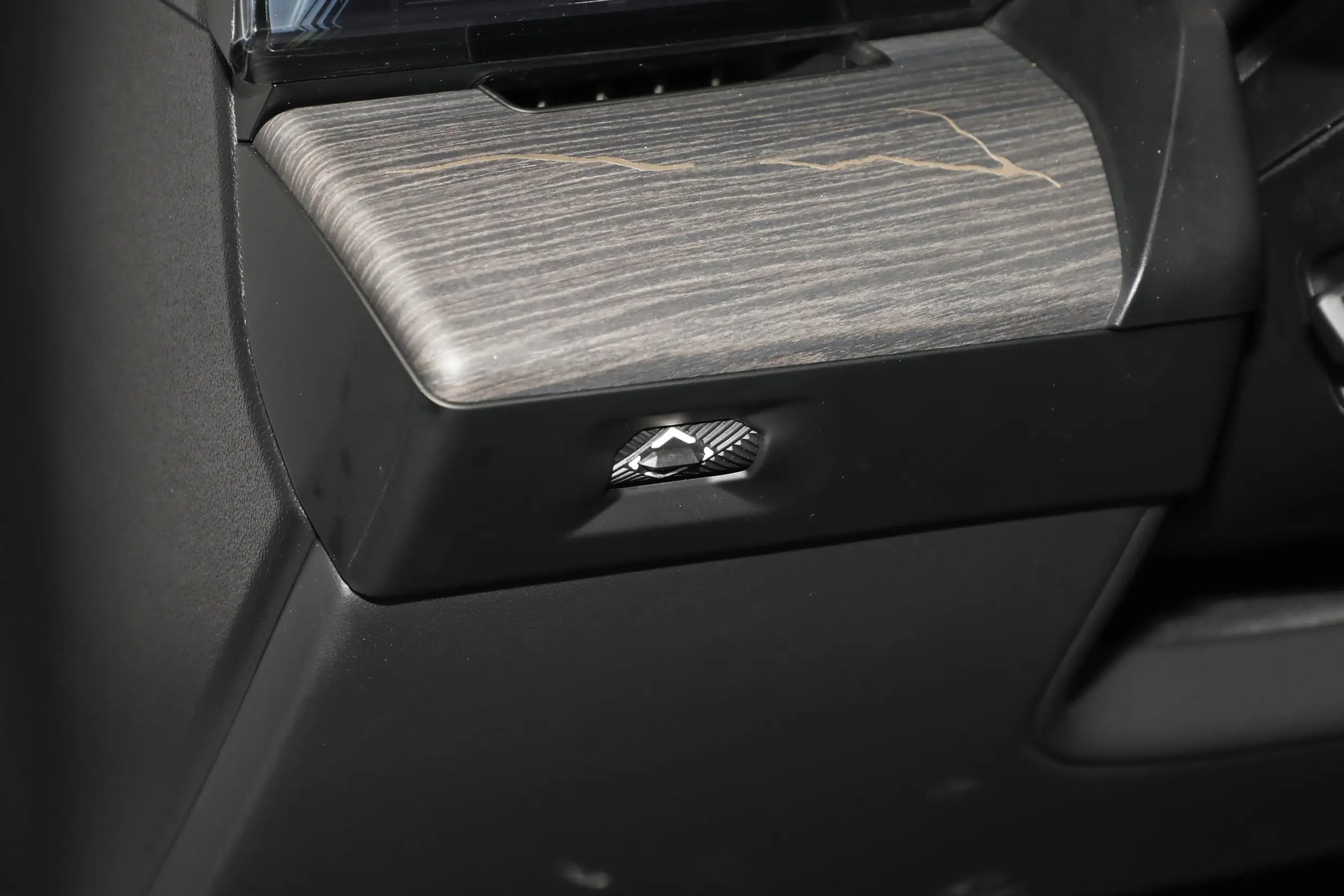 bmw 5 series 530li 2024 интерьер-4