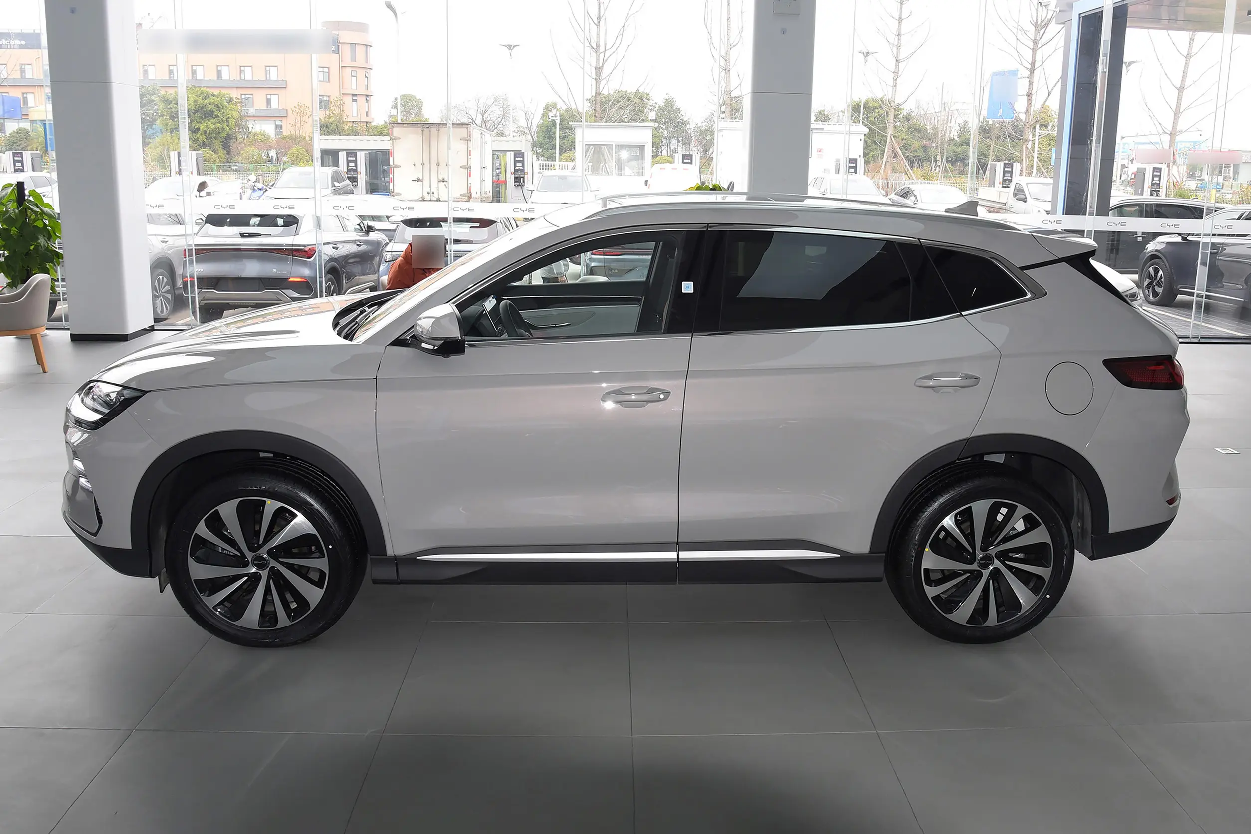 byd song plus ev 2024 внешний вид-3