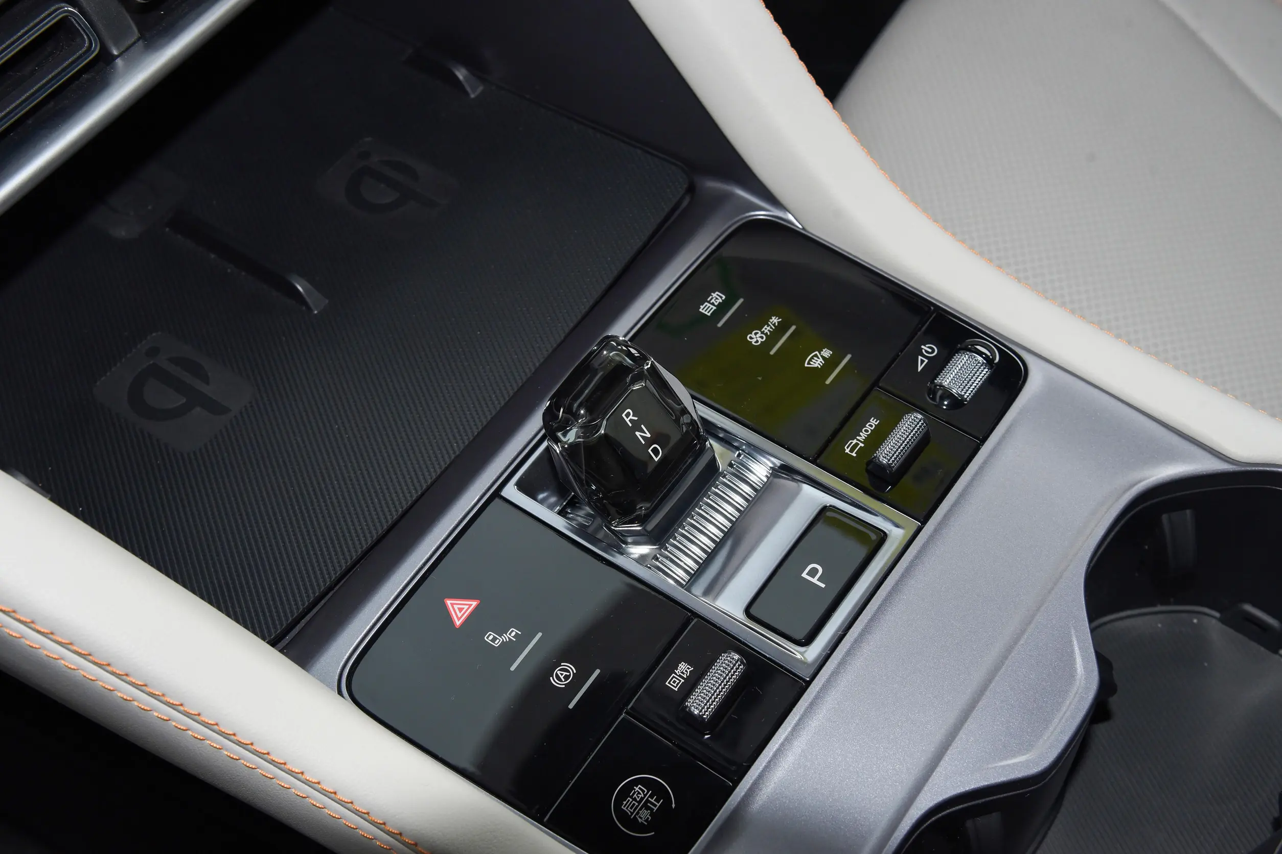 byd song plus ev 2024 интерьер-3