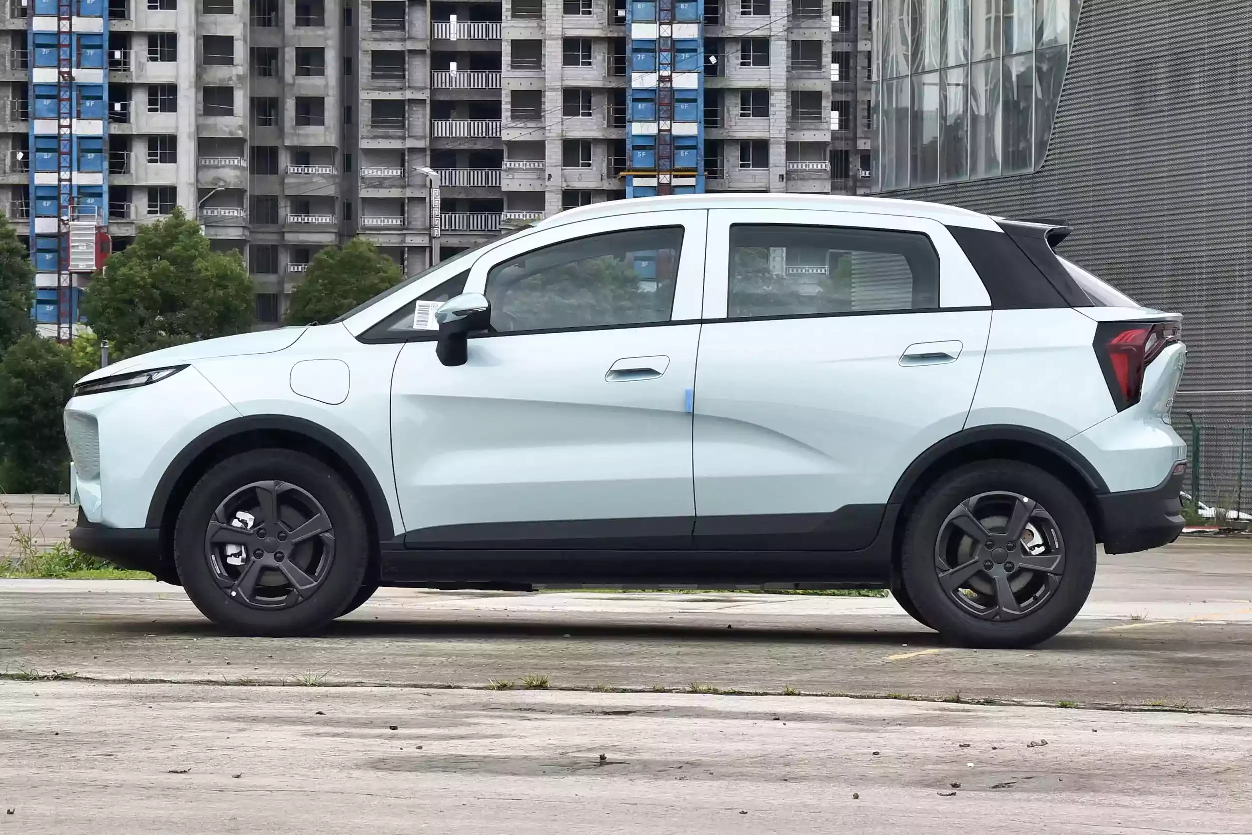 geely geometry e firefly 2024 внешний вид-3