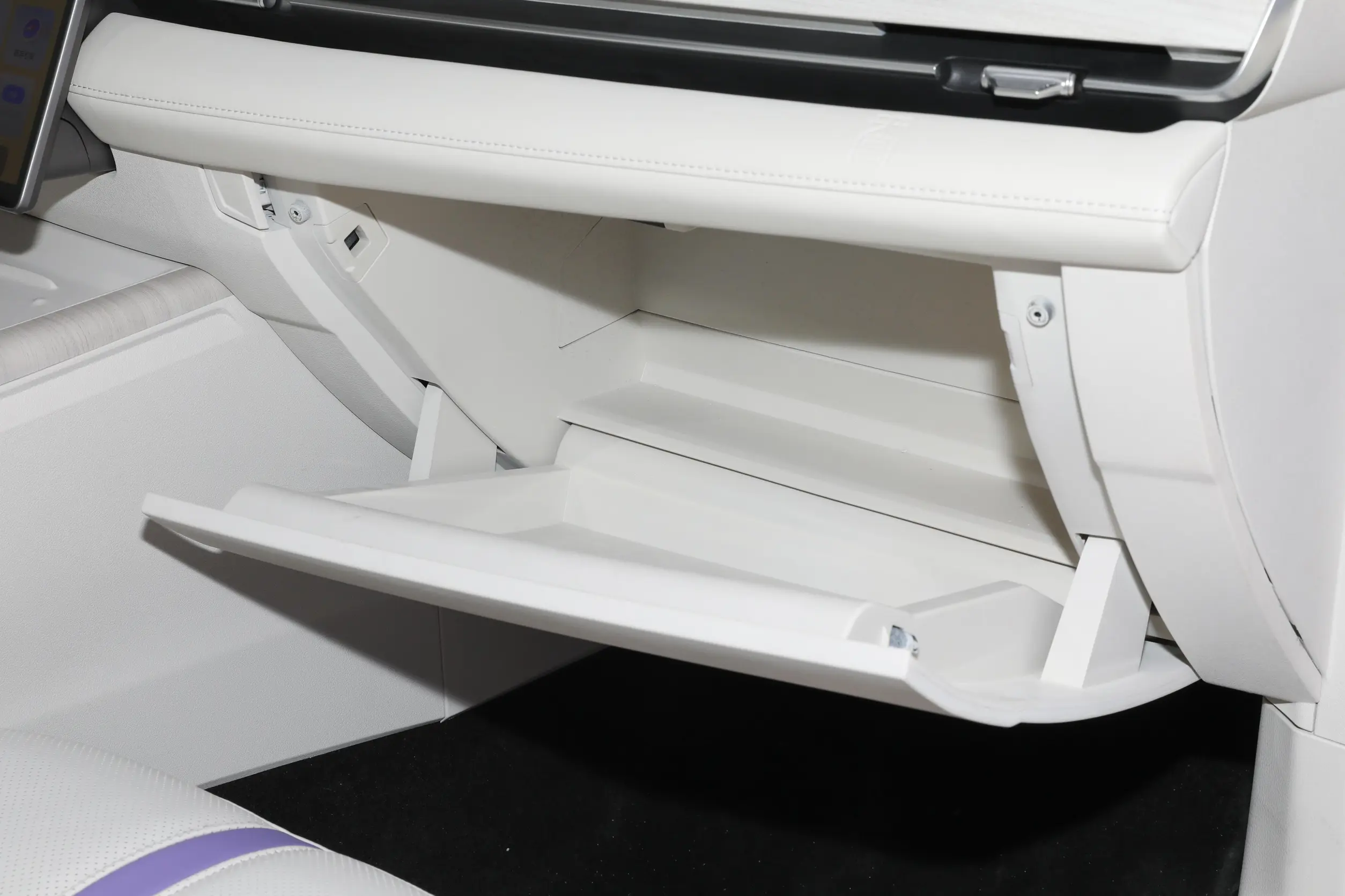 geely protace l 2024 interior-4
