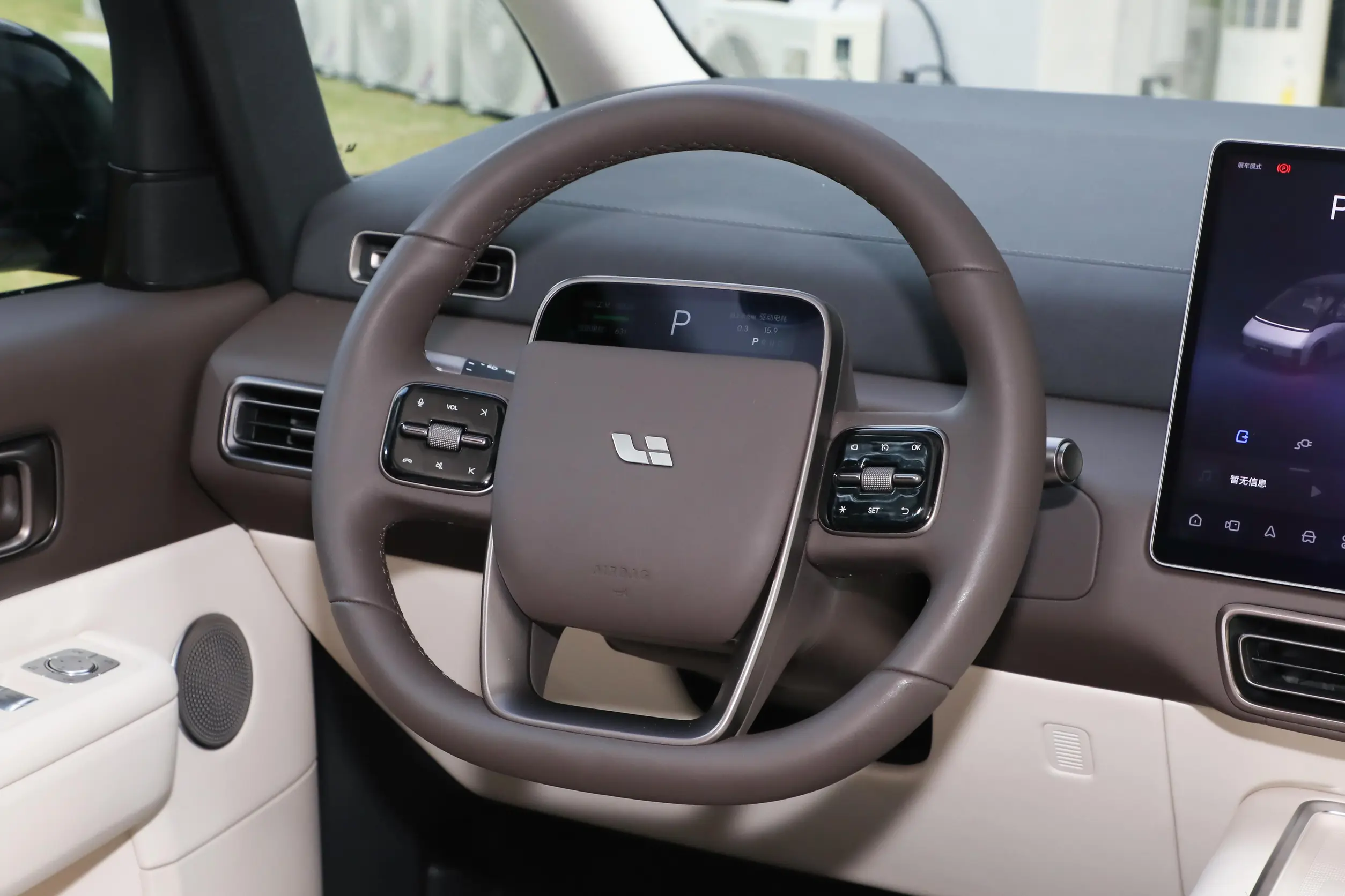 li auto mega 2024 интерьер-2