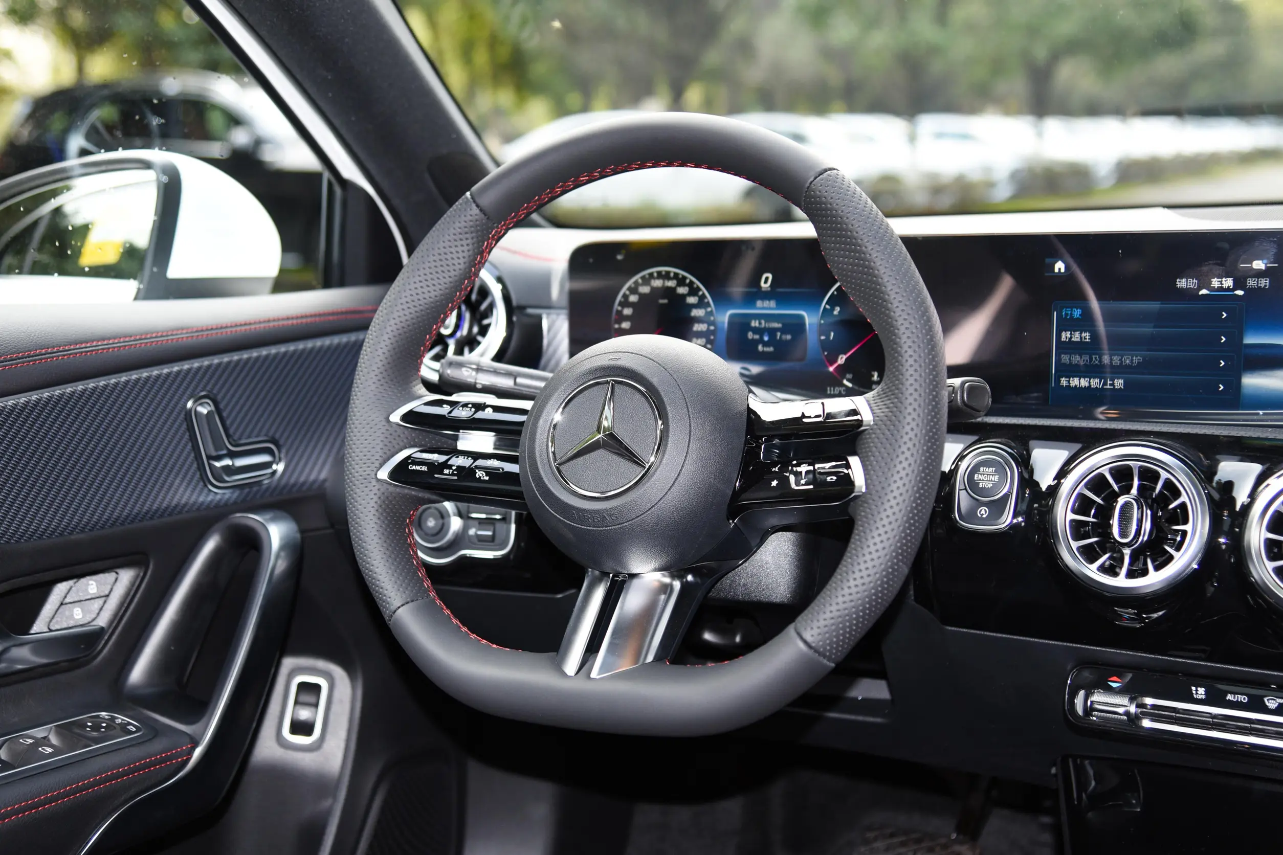 mercedes-benz a 200 l 2024 интерьер-2