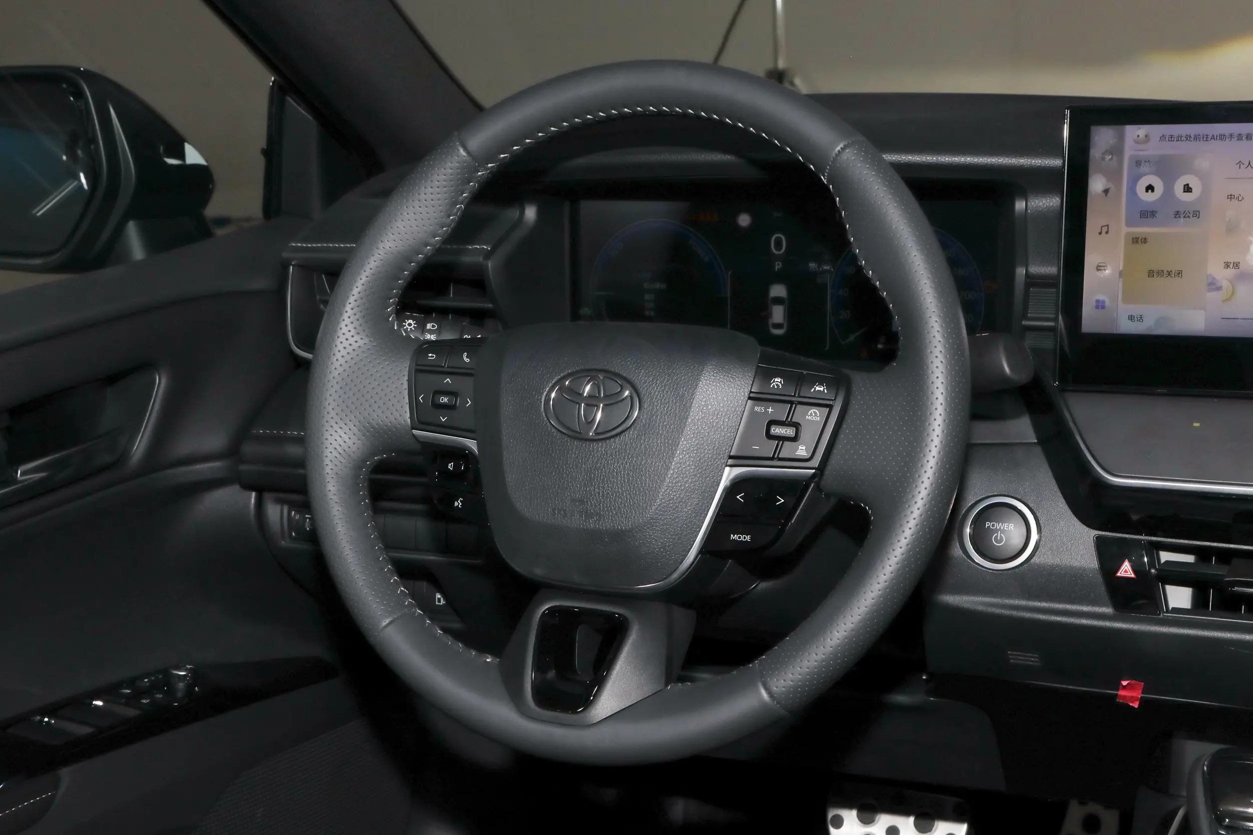 toyota camry 2024 интерьер-2