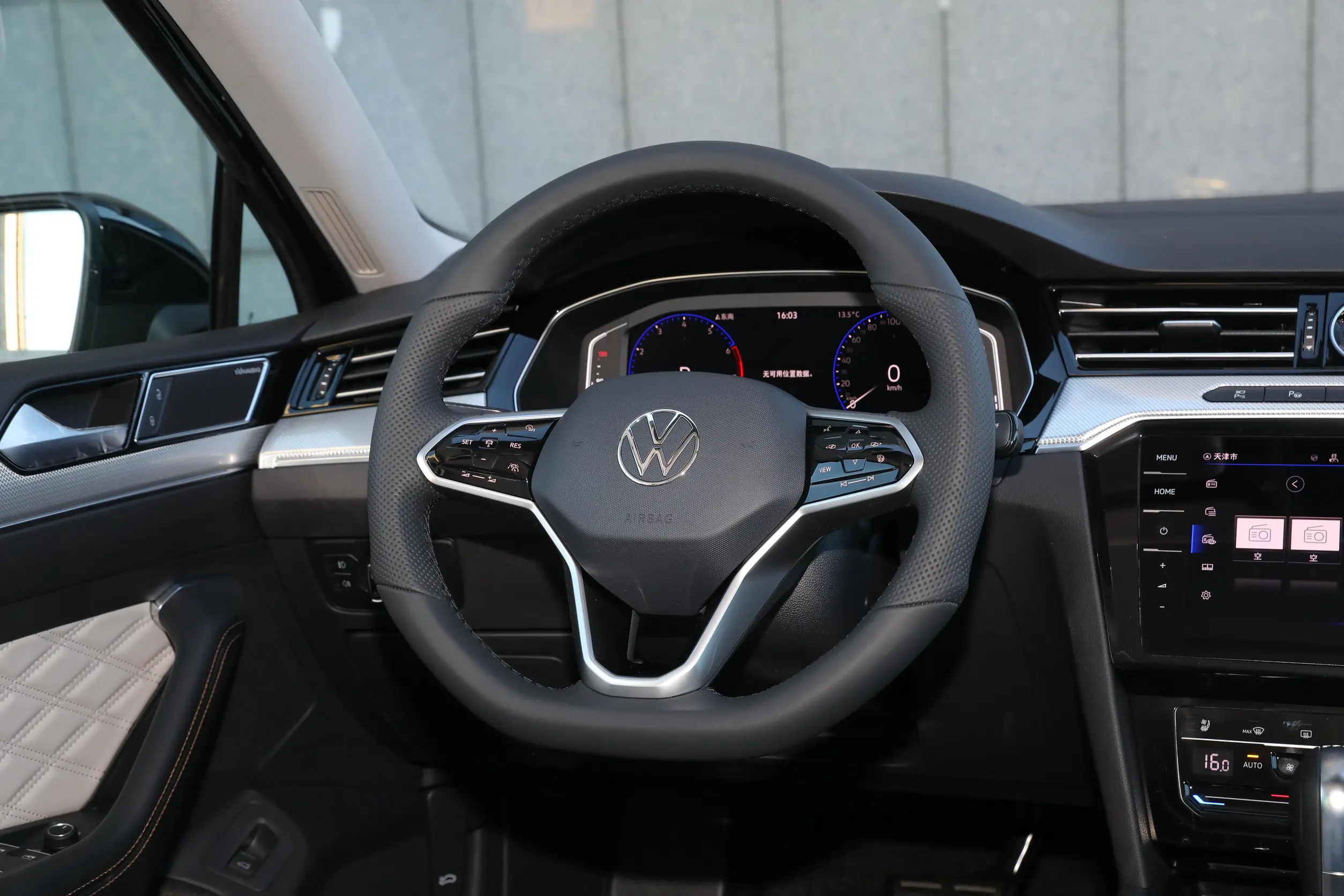 volkswagen magotan 2023 интерьер-2
