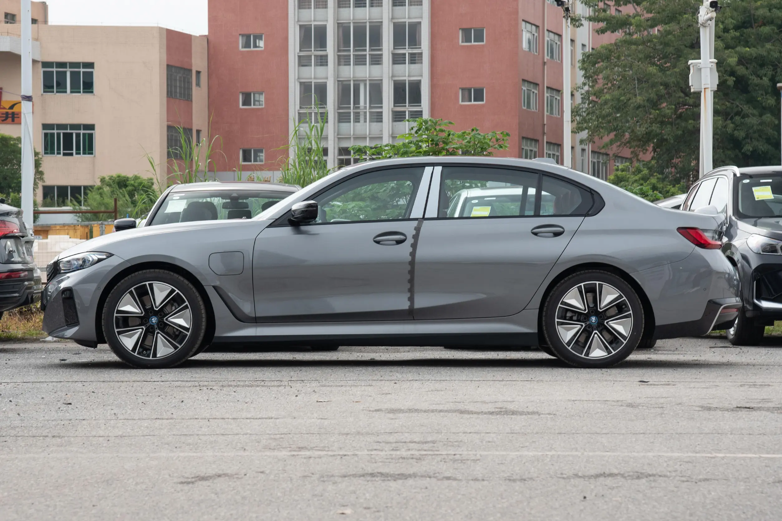 bmw i3 2023 внешний вид-3