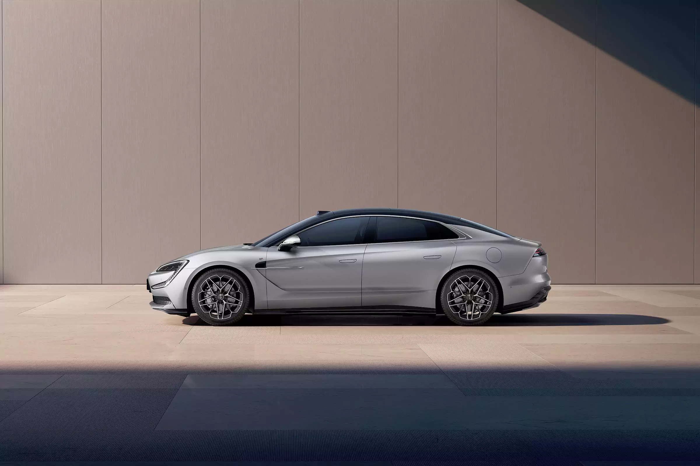 Byd Yangwang U7 сторона