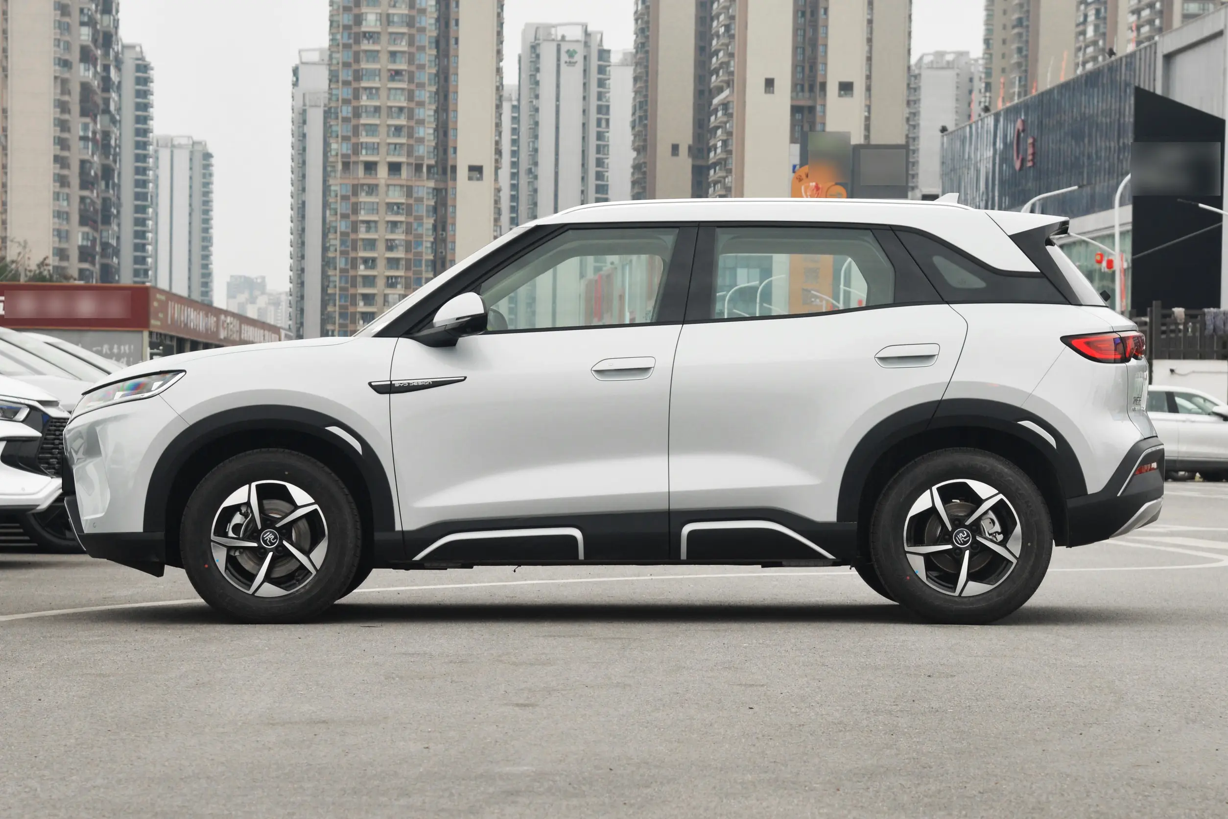 byd yuan up 2024 внешний вид-3