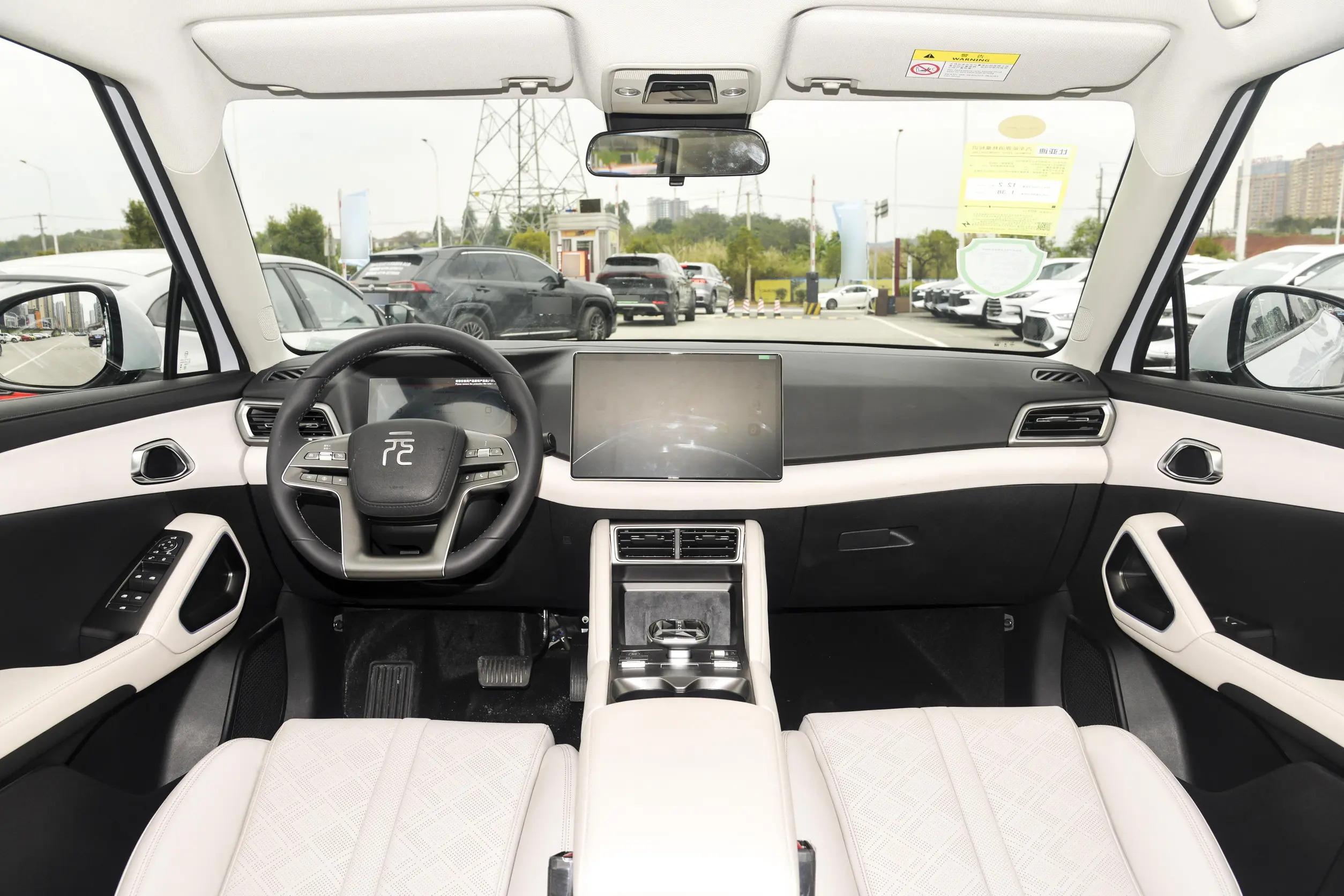 byd yuan up 2024 интерьер-1