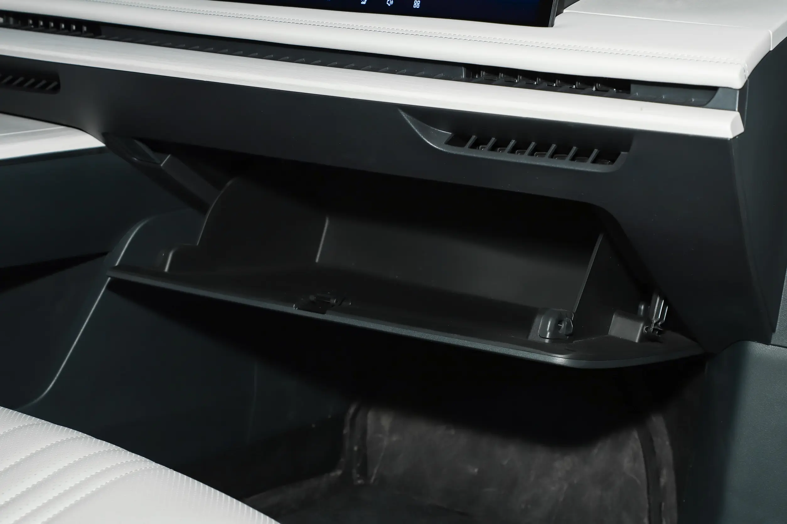 geely galaxy e8 2024 интерьер-4