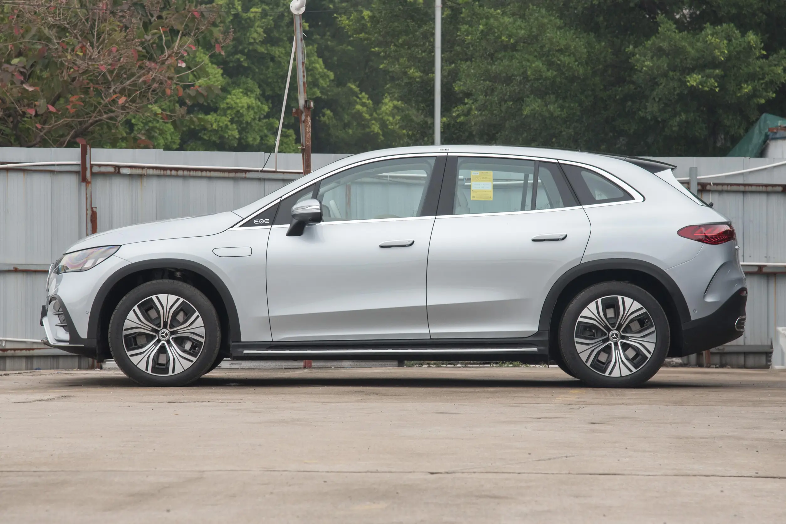 mercedes-benz eqe suv 2024 внешний вид-3