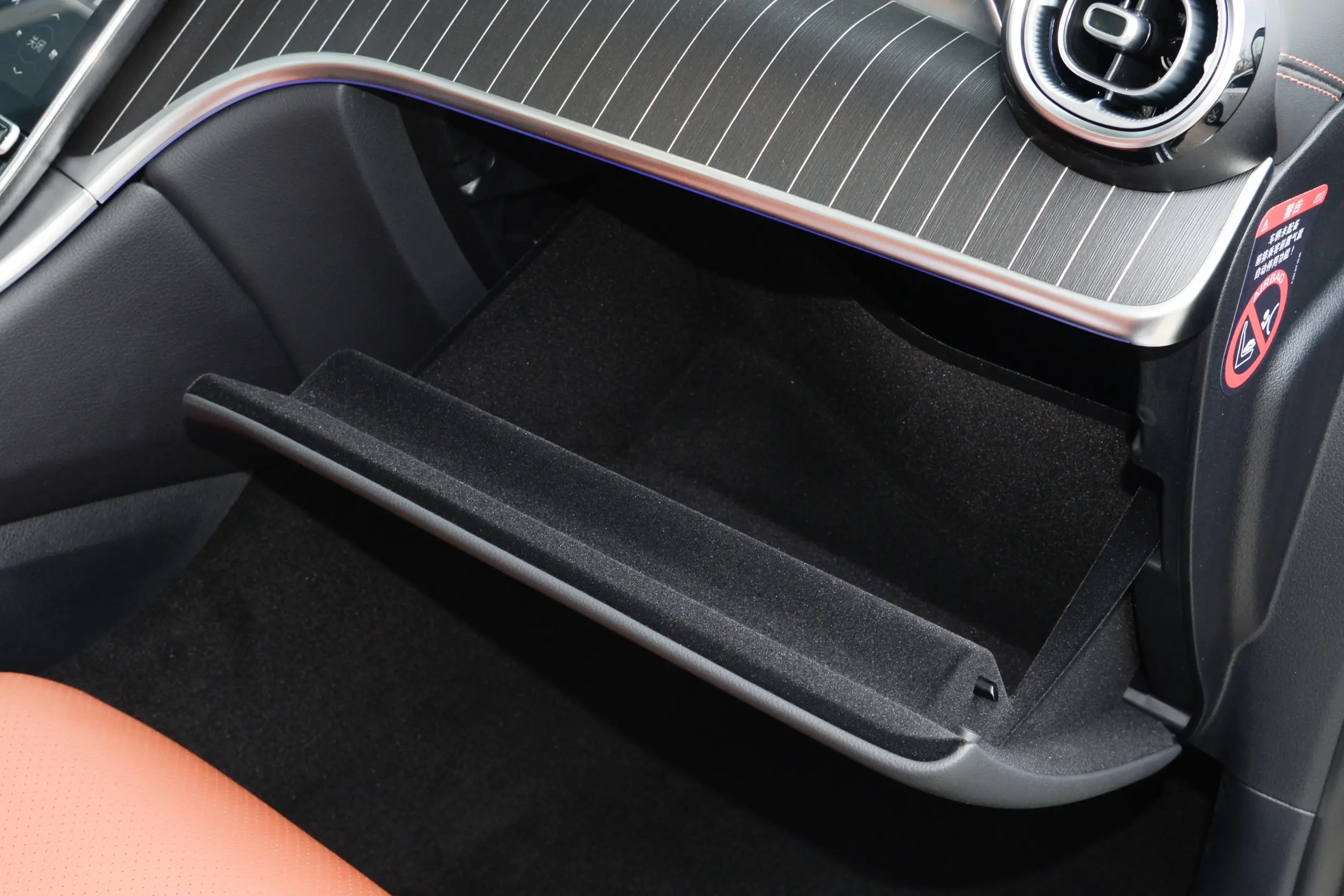 mercedes-benz glc 2024 interior-4